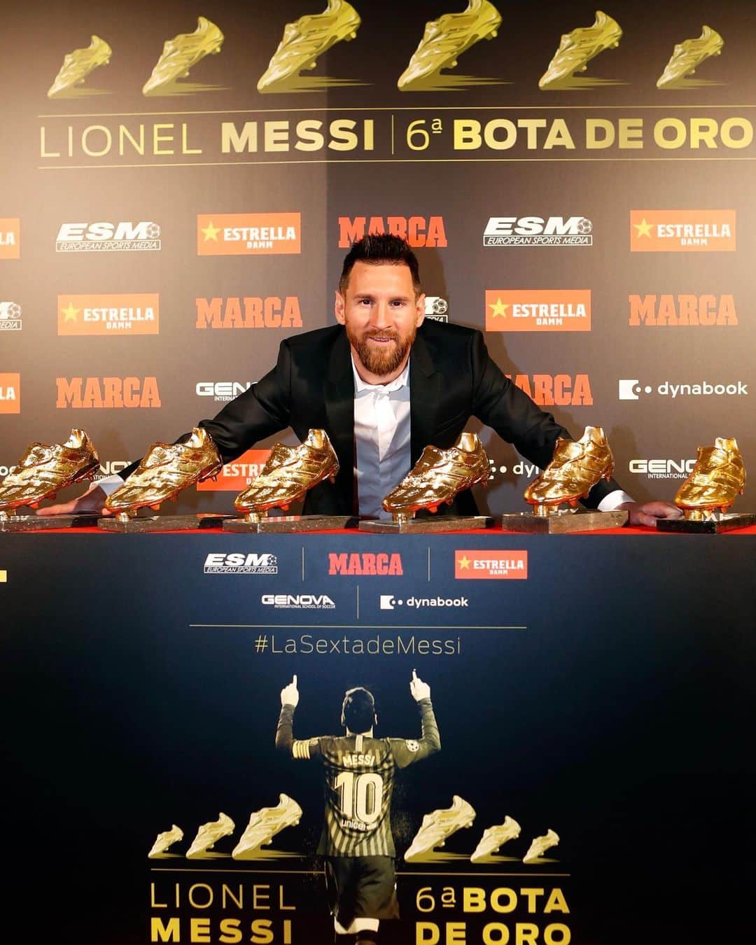 FCバルセロナさんのインスタグラム写真 - (FCバルセロナInstagram)「The #GoldenShoe record is His  El Hombre Récord.  Primer jugador en guanyar 6 Botes d’Or 🐐 @leomessi」10月16日 22時29分 - fcbarcelona