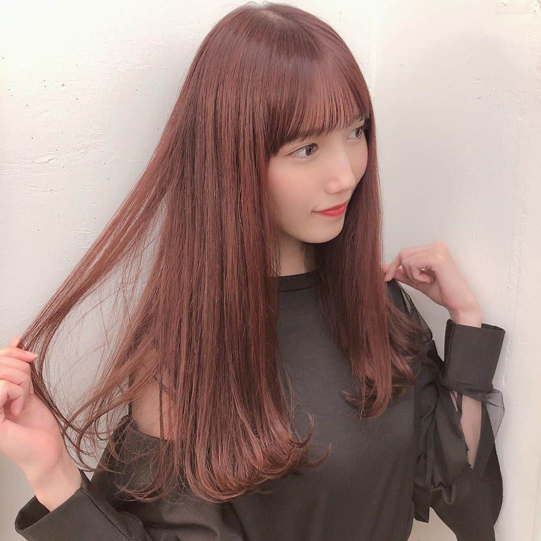 のインスタグラム：「今回も最強にかわいい髪色に してもらいました💕 . 『私も紅葉しちゃったよカラー』 です (ダサい)😂 . 秋っぽくていいね🍁 . #ootd #haircolor #hairarrange  #hairstyle #髪色 #秋カラー」