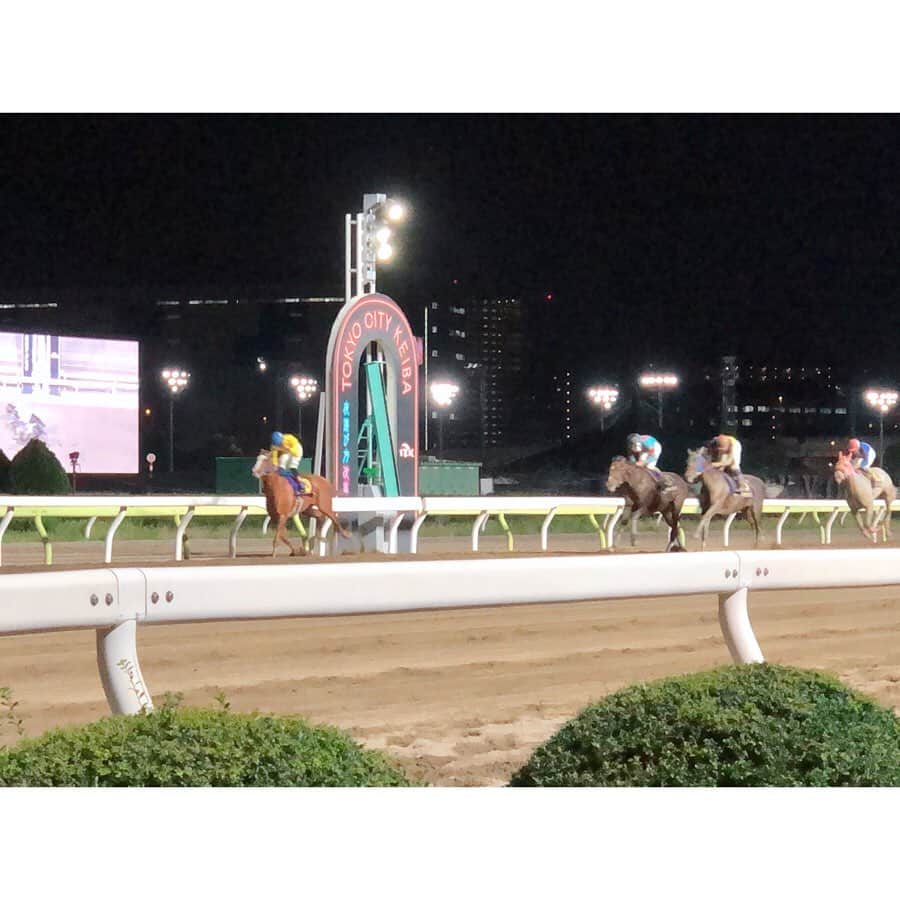 のインスタグラム：「第26回マイルグランプリ🏇 ワークアンドラブが見事な逃げ切り勝ち✨ 重賞初制覇となりました。 次走は馬が元気ならJBCクラシックも視野に…とのことでした。関係者の皆さま、おめでとうございました👏✨ ⁑ また今日は、グランダムジャパン2019古馬シーズン 総合優勝を果たしたクレイジーアクセルの表彰式も行われました😊(写真2枚目) 今後の活躍も楽しみです✨✨✨ ⁑ #第26回マイルグランプリ  #マイルグランプリ #大井競馬場 #tck東京シティ競馬  #トゥインクルレース #競馬#地方競馬#tck2019 #まりなる#津田麻莉奈」