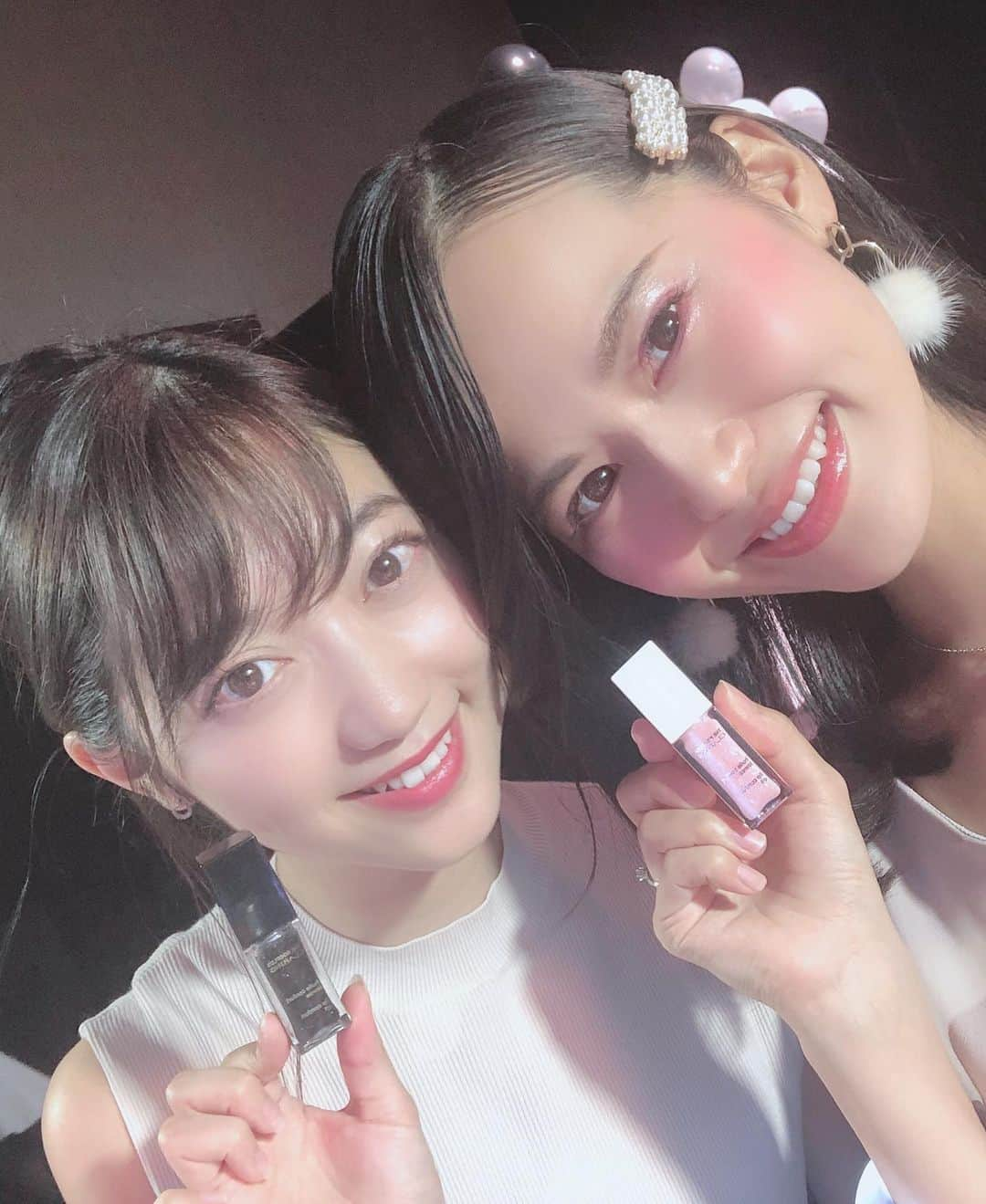 七尾エレナさんのインスタグラム写真 - (七尾エレナInstagram)「クラランス @clarinsjp の大好きなアイテム コンフォートリップオイルから新色が💄 ＊ フランス🇫🇷のファッションブランド THE KOOPLES @thekooples とコラボしたカラー✨ ✔︎ダークストーン ✔︎ライトストーン の限定2色が新登場！ ＊ 今日はそのお披露目パーティーへ🎉 あっちんと @asamiichioka ❤️ 今日着たお洋服は 全身ライトストーンの色味をイメージして👗 明日から使うのたのしみ✨ ＊ #clarins #thekooples #クラランス #フレンチコスメ #フランス #🇫🇷 #ザクープルズ #コンフォートリップオイル」10月16日 22時55分 - elenananao