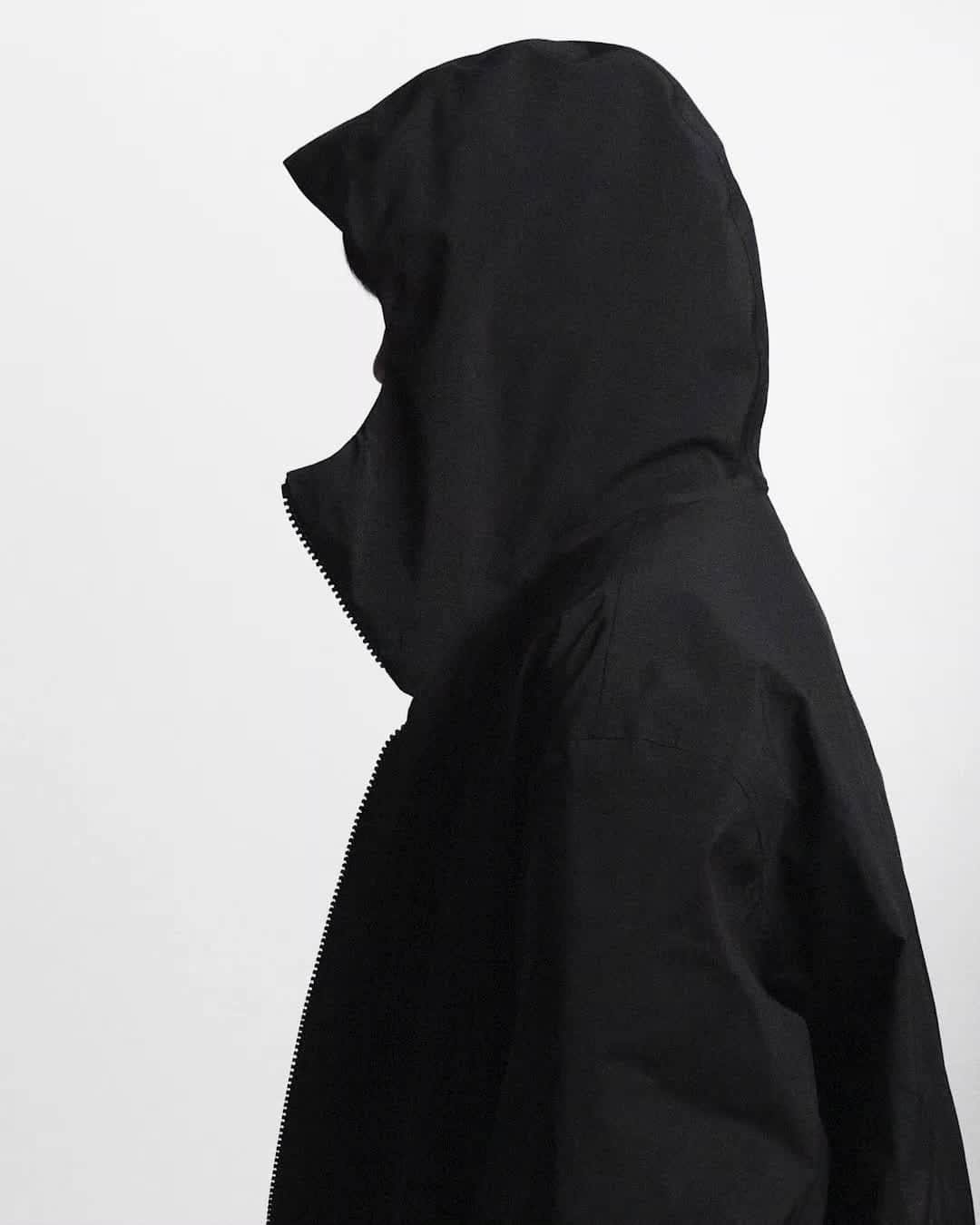 ワイスリーのインスタグラム：「Y-3 GORE-TEX Hooded Padded Parka, Y-3 Tech Roll Neck Sweater and Track Pants. 📷: @yvanfabing Styling: @_mariechaix_ Y-3 Fall Winter 2019. --- #adidas #Y3 #YohjiYamamoto  Discover the collection at Y-3.com」