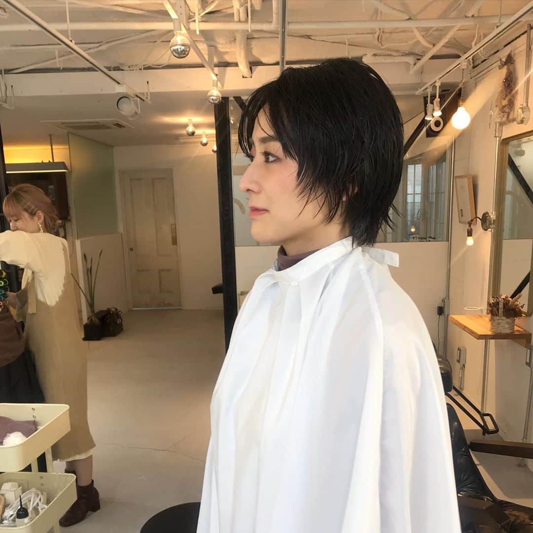 ショートヘアカタログ・紺野 善仙さんのインスタグラム写真 - (ショートヘアカタログ・紺野 善仙Instagram)「#palegreen#hightone#coffeeはtakeoutで」10月16日 23時00分 - nori190