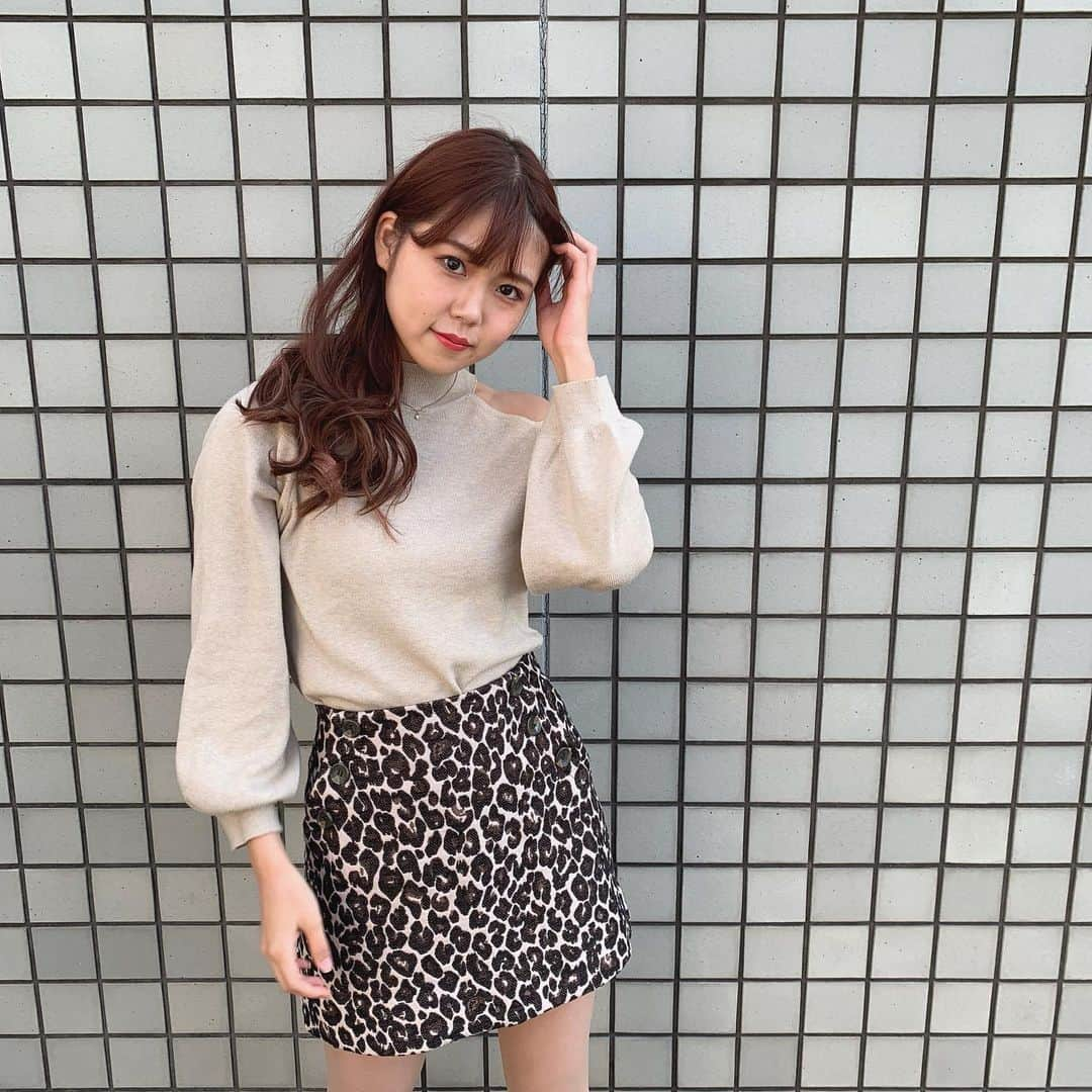 MANA（宮本茉奈）さんのインスタグラム写真 - (MANA（宮本茉奈）Instagram)「久しぶりの #今日のまなぼう . #私服 #code #ootd #outfit #ニット → #retrogirl #レトロガール #ジャケット → #家にあったやつ #ジャケットコーデ #ワンショルダー #ワンショル #ワンショルニット #アニマル柄 #アニマル #レオパードスカート #レオパード柄スカート #秋服 #秋服コーデ #レトロガールコーデ」10月16日 23時01分 - ssfwmana