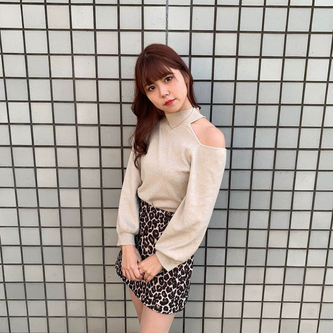 MANA（宮本茉奈）さんのインスタグラム写真 - (MANA（宮本茉奈）Instagram)「久しぶりの #今日のまなぼう . #私服 #code #ootd #outfit #ニット → #retrogirl #レトロガール #ジャケット → #家にあったやつ #ジャケットコーデ #ワンショルダー #ワンショル #ワンショルニット #アニマル柄 #アニマル #レオパードスカート #レオパード柄スカート #秋服 #秋服コーデ #レトロガールコーデ」10月16日 23時01分 - ssfwmana