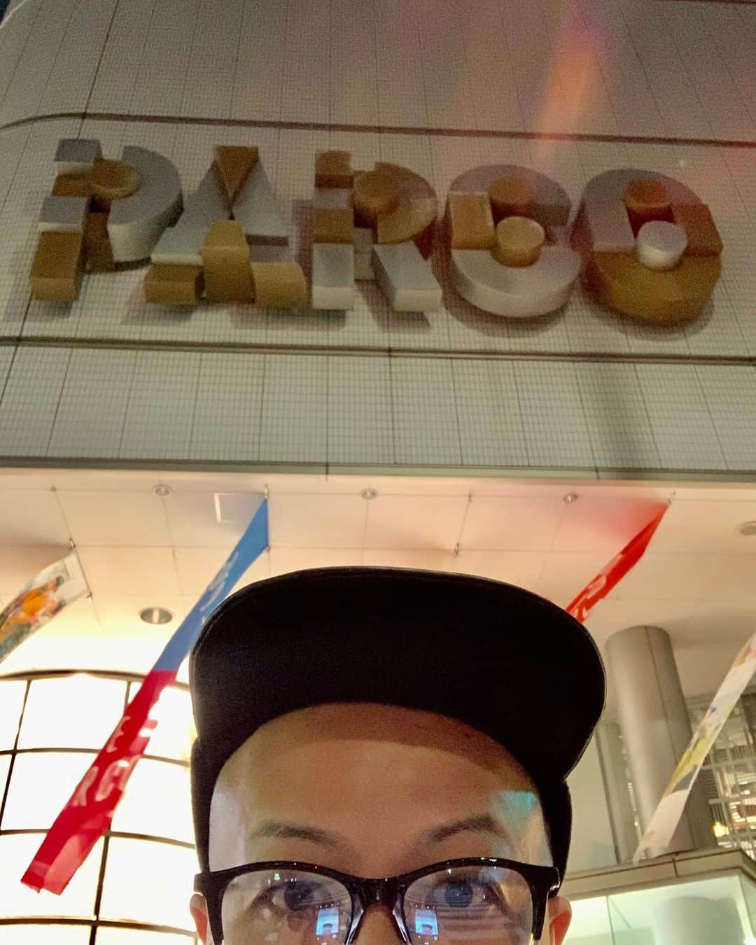 のインスタグラム：「名古屋PARCO、準備完了しました(^^) 明日から店頭にて皆様のご来店を心よりお待ちしておりますので宜しくお願い致します(^^)🏬🕴 TEARS OF SWAN×Amijed/DEPARTMENT STORE TOUR-2019  BRAND:Tears of Swan  Amijed  DAY:2019.10/17(thur)〜10/23(wed) TIME:10:00〜21:00 名古屋PARCO 〒460-0008 愛知県名古屋市中区栄3-29-1 西館1Fエスカレーター前  @tears_of_swan #tearsofswan @amijed_official  #amijed #名古屋PARCO #nagoyaparco #宜しくお願い致します」