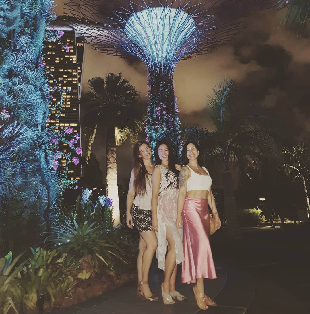 ミーシャ・テイトさんのインスタグラム写真 - (ミーシャ・テイトInstagram)「True girlfriends are like diamonds. Bright, beautiful, valuable and always in style. 💟💟💟💟💟💟💟💟💟💟💟💟💟💟💟💟💟💟 #girlfriend #girlfriends #beautiful #friendship #friendshipgoals #squadgoals #singaporegirls #singapore #travelsingapore #gardensbythebay #gardensbythebaysingapore #MarinBaysands #TatesTravels」10月16日 23時17分 - mieshatate