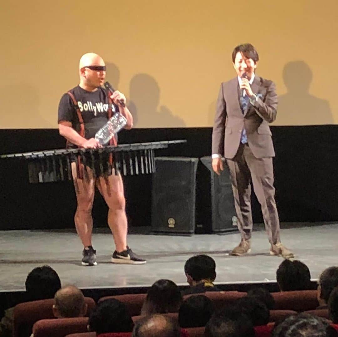 有村昆さんのインスタグラム写真 - (有村昆Instagram)「‪超大作！#ロボット 2.0 のイベント‬ ‪ゲストは #インド映画 だけに、#ボリウッドザコシショウ　もとい　#ハリウッドザコシショウ　さん　と #有村昆　‬ ‪#ラジニカーント はちゃめちゃぶりがザコシさんとかぶる！‬ ‪ハロウィンは360度マシンガンで決まりだね‼️‬ ‪有村昆サロン‬ ‪https://lounge.dmm.com/detail/107/‬」10月16日 23時20分 - kon_arimura