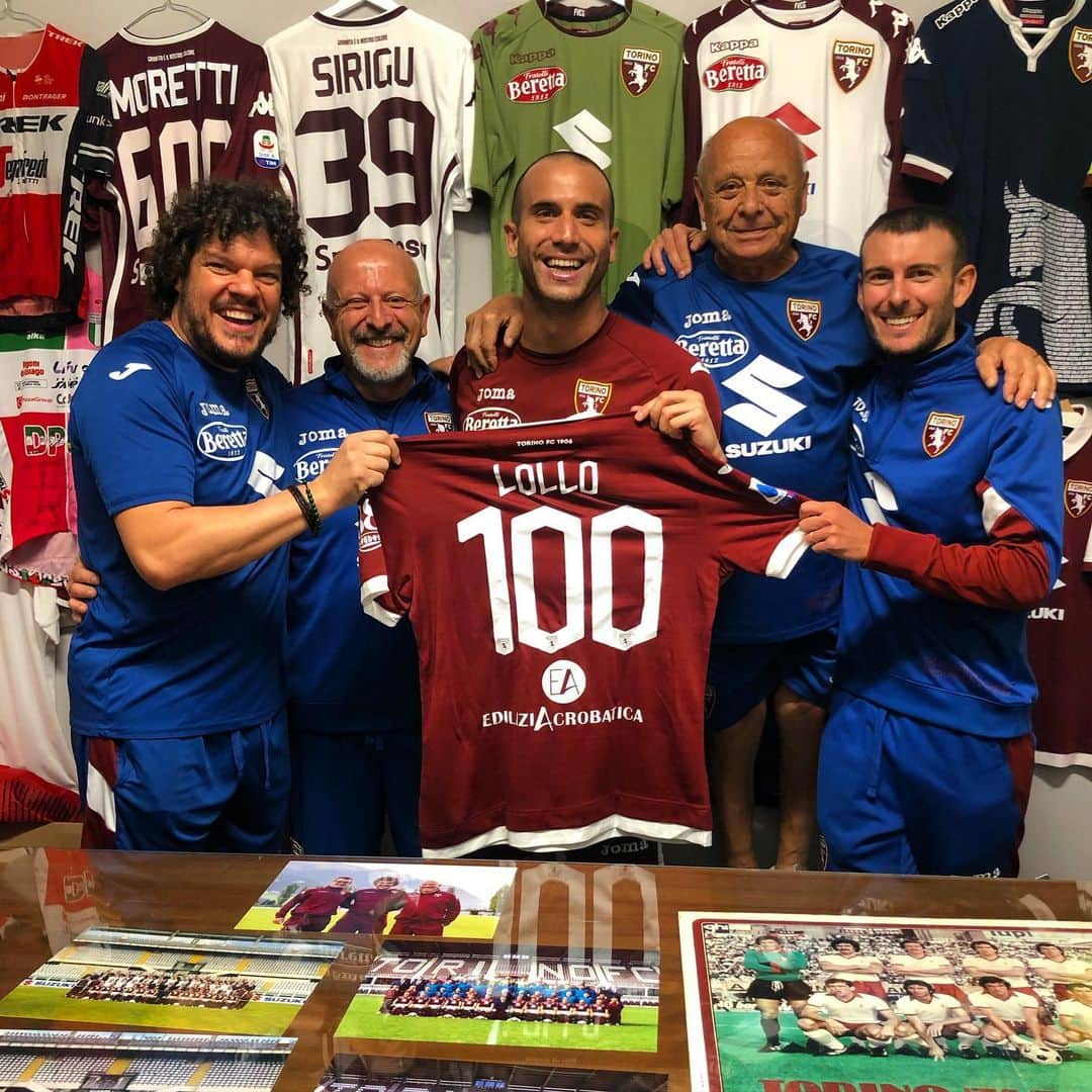 ロレンツォ・デ・シルヴェストリのインスタグラム：「Un ringraziamento speciale per questo bel regalo da parte dei magazzinieri! Super contento e onorato di aver superato le 100 presenze in maglia granata! Grazie Ragazzi! #Marco #Toni #Luca #Angelo 💪🏻⚽️🙏🏻」