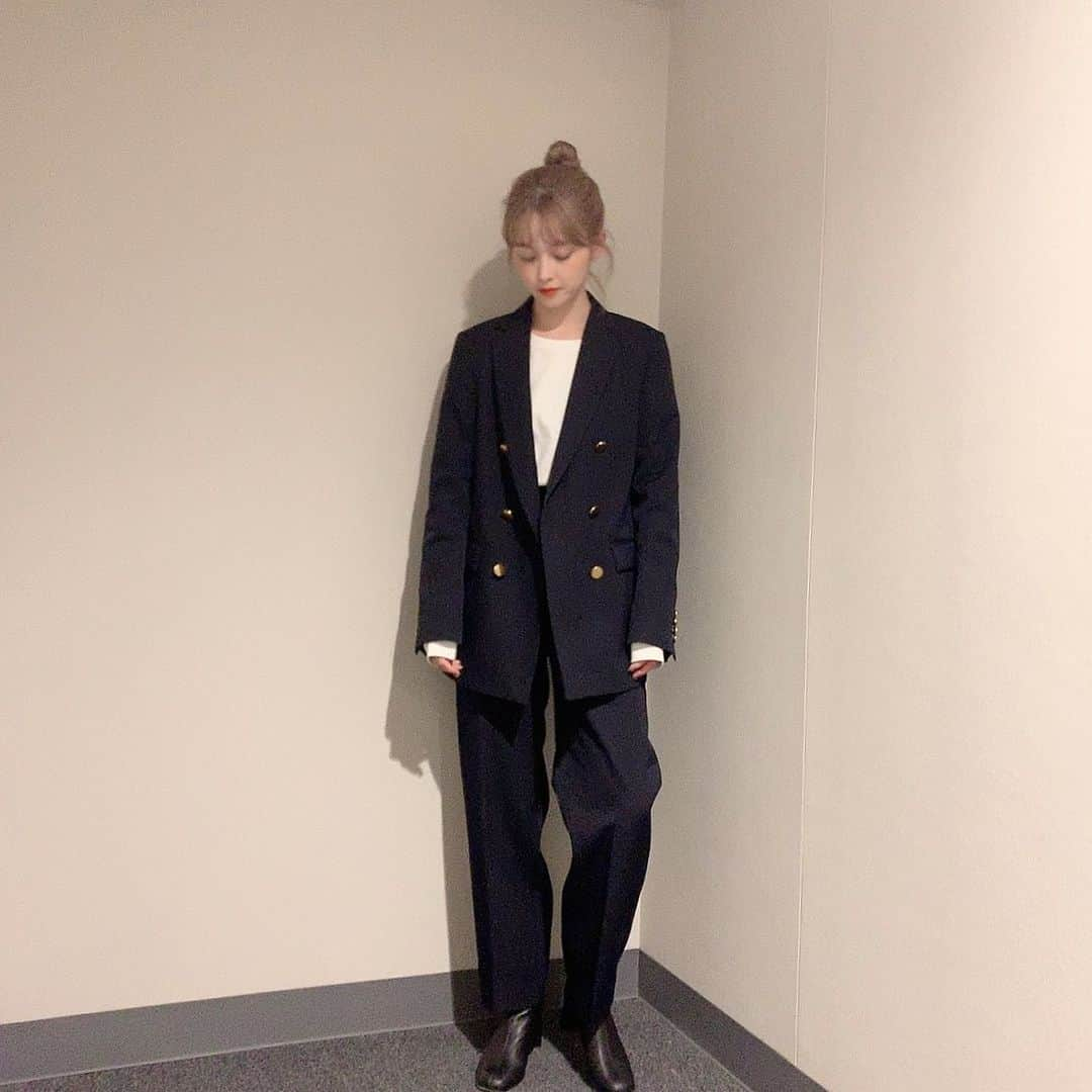 和田えりかさんのインスタグラム写真 - (和田えりかInstagram)「本日の私服 寒すぎて、、私服を考えた結果、セットアップ🕴♡」10月16日 23時20分 - _wadaerika