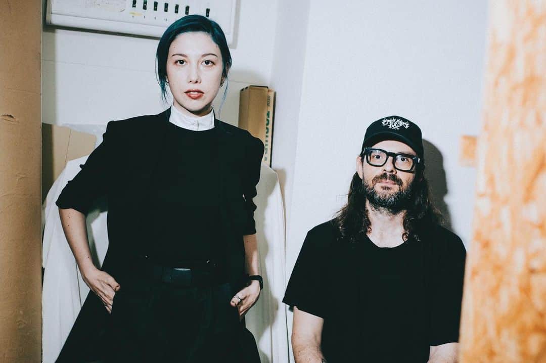 ダイアナチアキのインスタグラム：「Nine Inch NailsのアレッサンドロにMikikiでインタビューしてます。﻿ ﻿ Talked with @alehan  from  @nineinchnails on Mikiki﻿. ﻿ ほとんどゲームの話🎮﻿ ﻿  #nineinchnails #alessandrocortini」