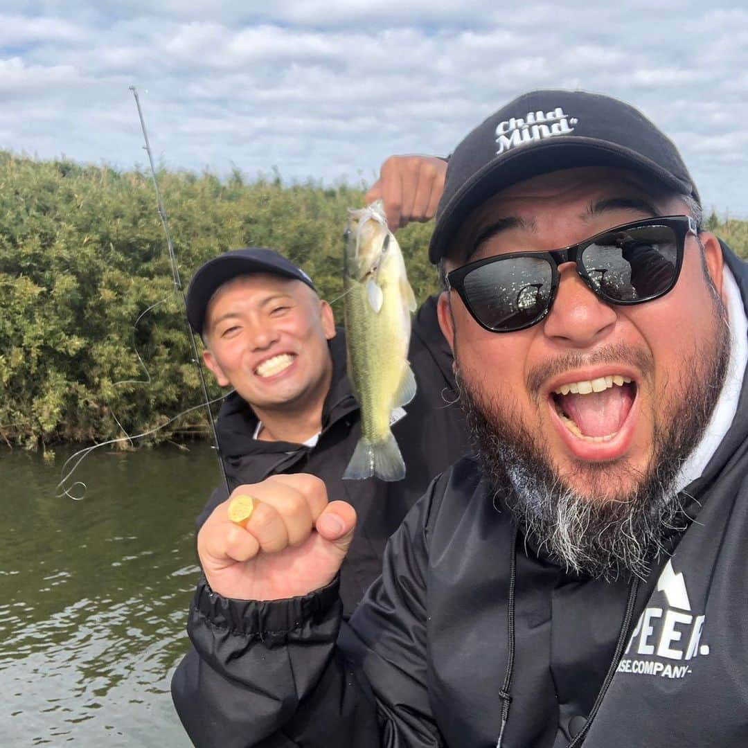 オカダ・カズチカさんのインスタグラム写真 - (オカダ・カズチカInstagram)「今日は吉田遊さんと釣りに行ってきました！ 釣らせてもらいました！」10月16日 23時41分 - rainmakerxokada