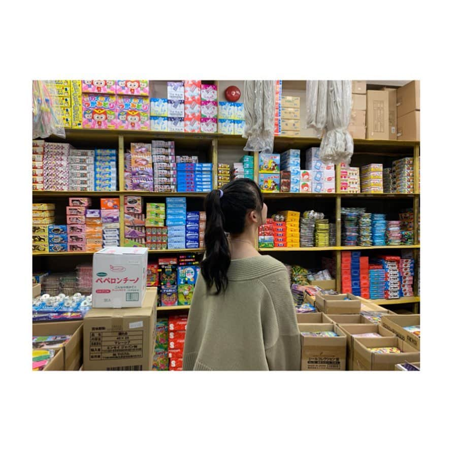 下尾みうさんのインスタグラム写真 - (下尾みうInstagram)「駄菓子屋さん「小森屋商店」  #DHCコーデ #蔵前さんぽ  #DHC渋谷 #オルガン坂生徒会  #AKB48 #下尾みう  #miushitao」10月16日 23時44分 - miumiu1343