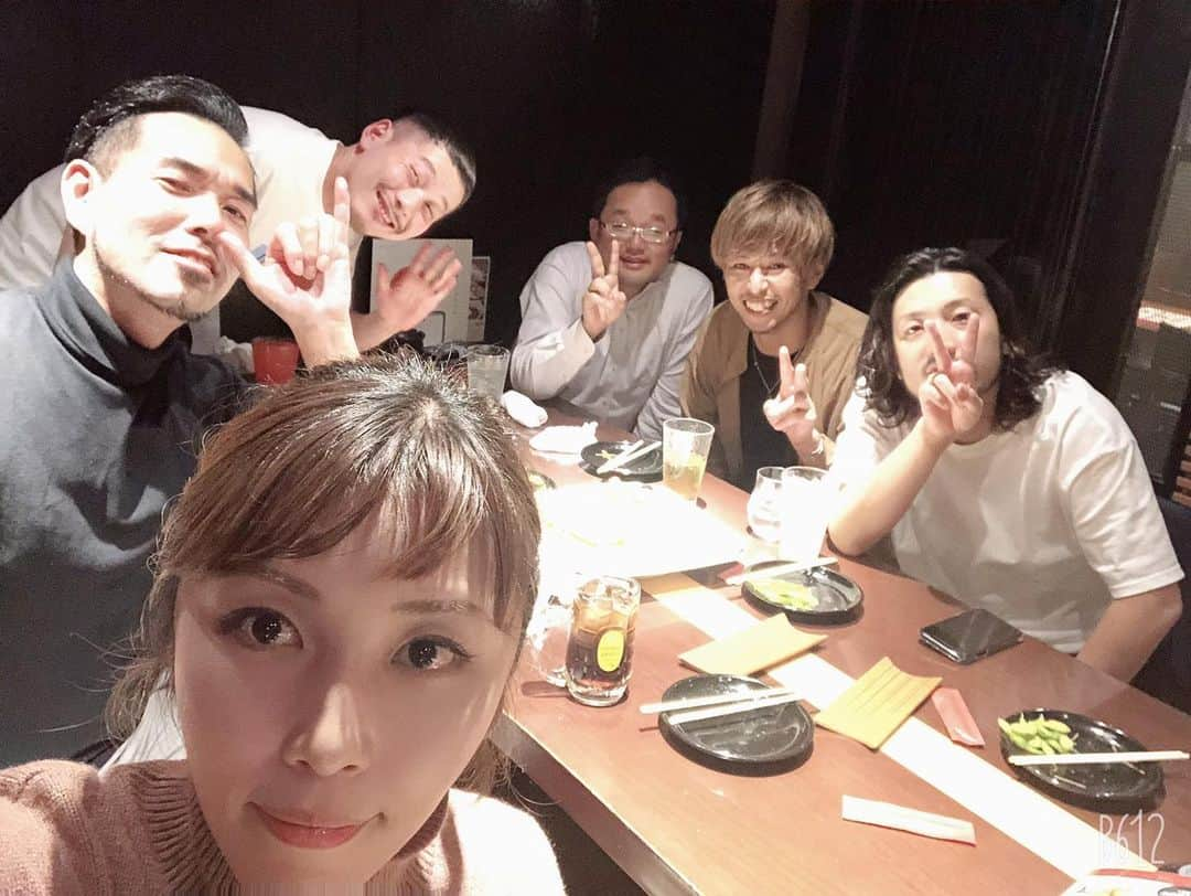 kouzuma ショートマスターさんのインスタグラム写真 - (kouzuma ショートマスターInstagram)「萬徳、、笑、、先生  最幸のダチが出来ました🤩  Ruttu KaoLa ﻿﻿ ﻿﻿ 埼玉県新座市東北2-39-8﻿﻿ 永代ビル2F﻿﻿ ☎︎048-423-7928﻿﻿ ﻿﻿ 定休日 火曜﻿﻿ 平日10:00〜18:00﻿﻿ 土日祝9:00〜17:00﻿﻿ ﻿﻿ ===================﻿﻿ ﻿﻿ 女性スタイリスト募集！﻿﻿ 給与:24万〜﻿﻿(半年間保証:歩合給有) 年間休日95日+有給休暇有 試用期間有  サロン見学随時開催﻿﻿ パートスタイリストも可﻿﻿ 時給¥1100〜¥1400(歩合による昇給有) 有給休暇有 試用期間有 出勤時間応相談﻿﻿ 1.10:00〜15:00 2.10:00〜17:00 3.10:00〜18:00 土日休暇有  交通費支給 ¥15000  福利厚生 社会保険 美容国保 雇用保険 ﻿﻿﻿﻿ ===================﻿﻿ #hairstyle#kaola#美容師#パートスタイリスト#美容学生#志木＃新座#撮影#美容師求人#理容師求人#写真好きな人と繋がりたい#ショートマスター#コウズマ#ショートボブ#前髪カット#ruttukaola#ルッツカオラ﻿﻿#髪質改善#ツヤ髪#ストレート#縮毛矯正 ﻿﻿ ===================﻿ ﻿」10月17日 0時09分 - kouzuma