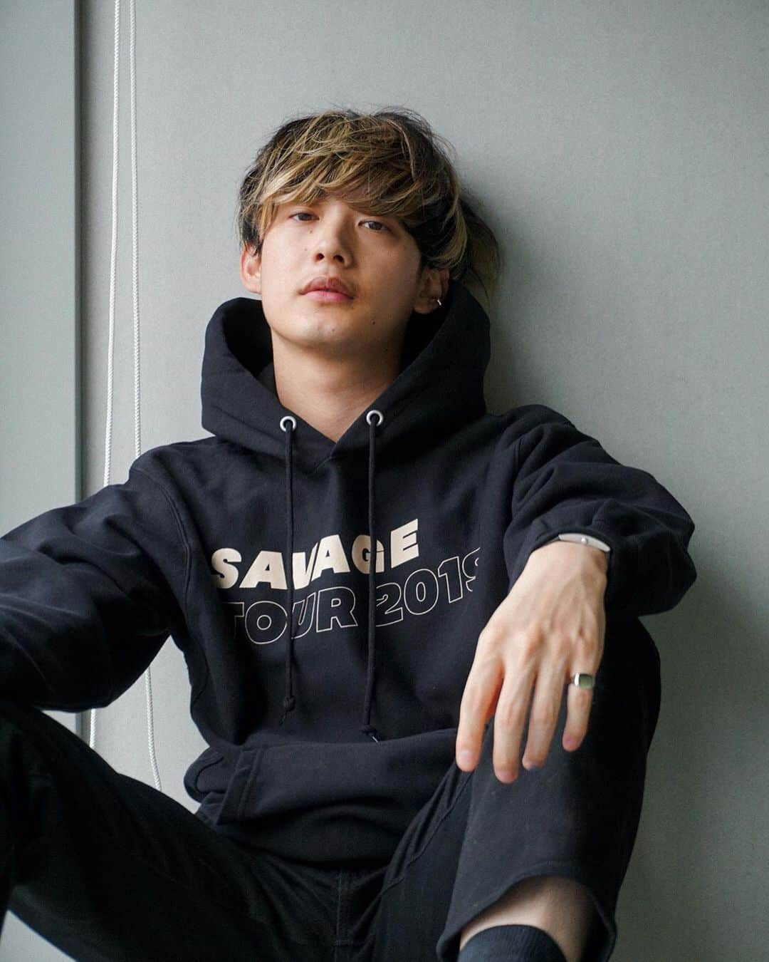 向井太一さんのインスタグラム写真 - (向井太一Instagram)「【ツアーグッズ公開！】﻿ ﻿ ONE MAN TOUR 2019 –SAVAGE- Official Goods③﻿ ﻿ 「SAVAGE」Hoodie (S/M/L/XL) 各¥5,500﻿ ﻿ ﻿ TOUR各会場にてグッズの先行販売を行います。﻿ ﻿ 〈先行販売予定時間〉﻿ 10月18日(金) 愛知県 THE BOTTOM LINE 17:00~18:00﻿ 10月22日(火•祝) 大阪府 なんばHatch 16:30~17:45﻿ 10月25日(金) 福岡県 DRUM LOGOS 17:00~18:00﻿ 11月3日(日)  宮城県 Rensa 16:00~17:15﻿ 11月10日(日) 北海道 札幌PENNY LANE24 16:30~17:15﻿ 11月14日(木) 東京都 Zepp Tokyo 16:30~17:45﻿ ﻿ ※グッズ先行販売はチケットをお持ちでない方もご購入頂けます。﻿ ※先行販売の時間は当日の状況により変更となる場合がございます。﻿ ※無くなり次第販売終了とさせていただきます。」10月17日 0時02分 - iamtailjp