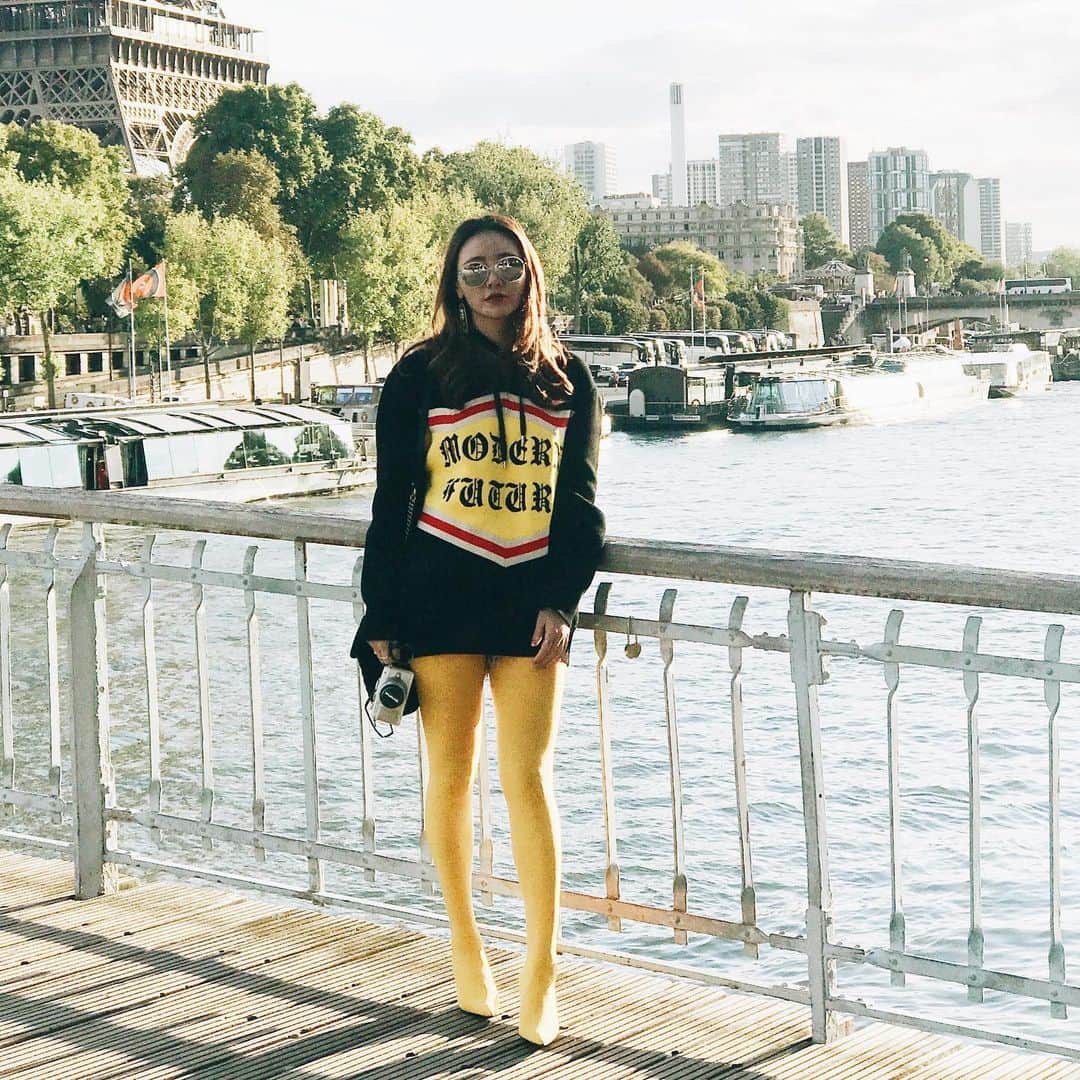 クリスティン・ウェイのインスタグラム：「#tb one day outfit #balenciga #gucci #faahionista #christinewei #クリスティンウェイ　#秋コーデ　#ファッション好き　 #cwtravel #cwfashion」