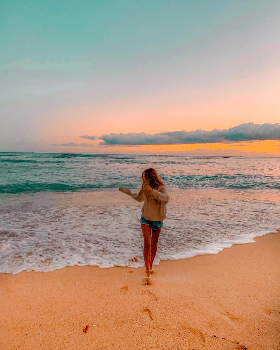 ユミ さんのインスタグラム写真 - (ユミ Instagram)「🌊🥥﻿ ﻿ The ocean stirs the heart, inspires the imagination and brings eternal joy to the soul. ﻿ ﻿ 💝」10月17日 0時37分 - yuminchu1029