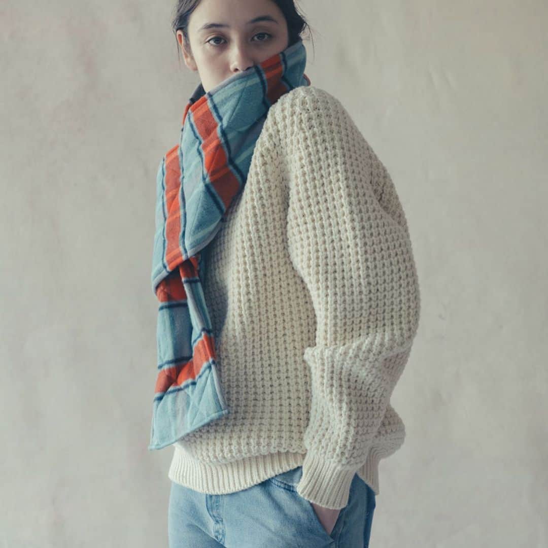 のインスタグラム：「下記の店舗にて〈 SEVEN BY SEVEN 〉POP UP STOREを開催いたします。古着の解体から再構築、自由なパーソナリティを込めたデザインのアイテムを取り揃えております。 〈 開催店舗 〉  10.18 FRI - 11.4 MON アトレ恵比寿店 アミュプラザ博多店  11.5 FRI - 24 SUN 淀屋橋odona店  11.8 FRI - 24 SUN 松山店  10.18 FRI ※オンラインストアにて販売開始  RAGLAN SLEEVE KNIT ￥38,000 No.5929250035  REWORK ASYMMETRY JEANS ￥46,000 No.5929280020  KNIT CARDIGAN￥45,000 No.5929240023 COACHES JACKET￥70,000 No.5929270024  BRAIDED MOUTON LEATHER BLOUSON ￥230,000 No.5929240022  RAGLAN SLEEVE KNIT BLEACH ¥55,000 No.5929250034  #sevenbyseven #enchainement#アンシェヌマン #enchainementunipointdemignon #アンシェヌマンユニポワンドミニョン #mignonetenchainement#ミニョンエアンシェヌマン #2019aw#dunadix#アナディス#fashion @enchainement_official @seven_by_seven_official」