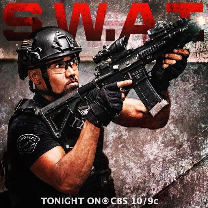 シェマー・ムーアさんのインスタグラム写真 - (シェマー・ムーアInstagram)「ALMOST GO TIME - ROLL #SWAT!!!! 💯💣💥 @swatcbs」10月17日 10時30分 - shemarfmoore