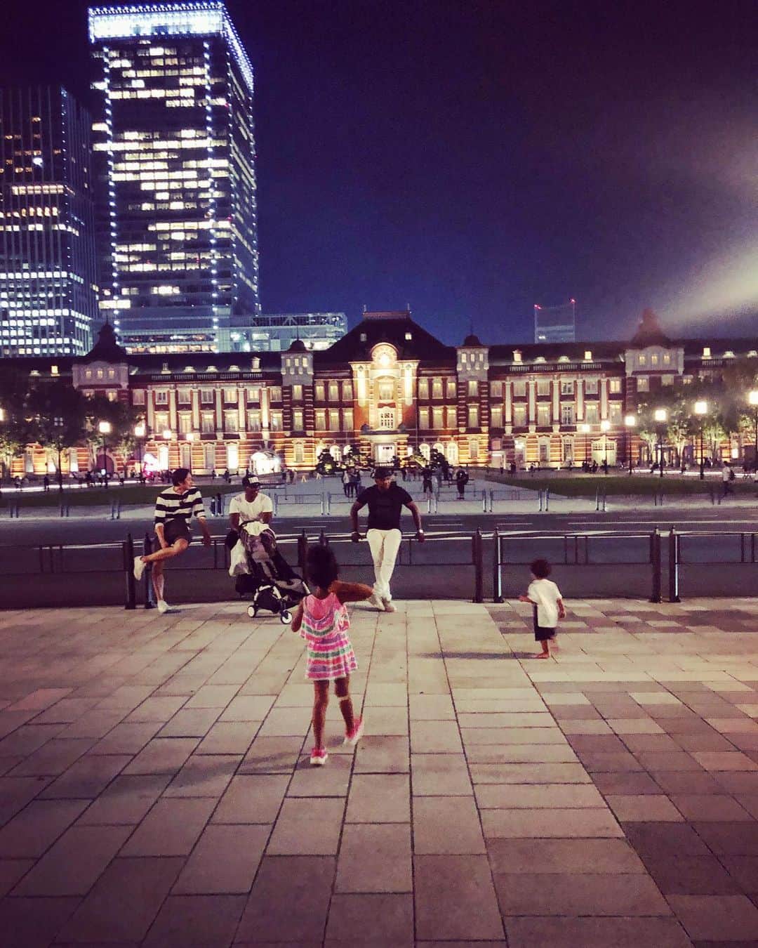 中鉢明子さんのインスタグラム写真 - (中鉢明子Instagram)「🇯🇵 #TokyoStation #beautiful #2019Summer #Family #travel #Memories #歩いた 歩いた。六本木、東京タワー、銀座 #東京駅」10月17日 10時39分 - akiko_harlem
