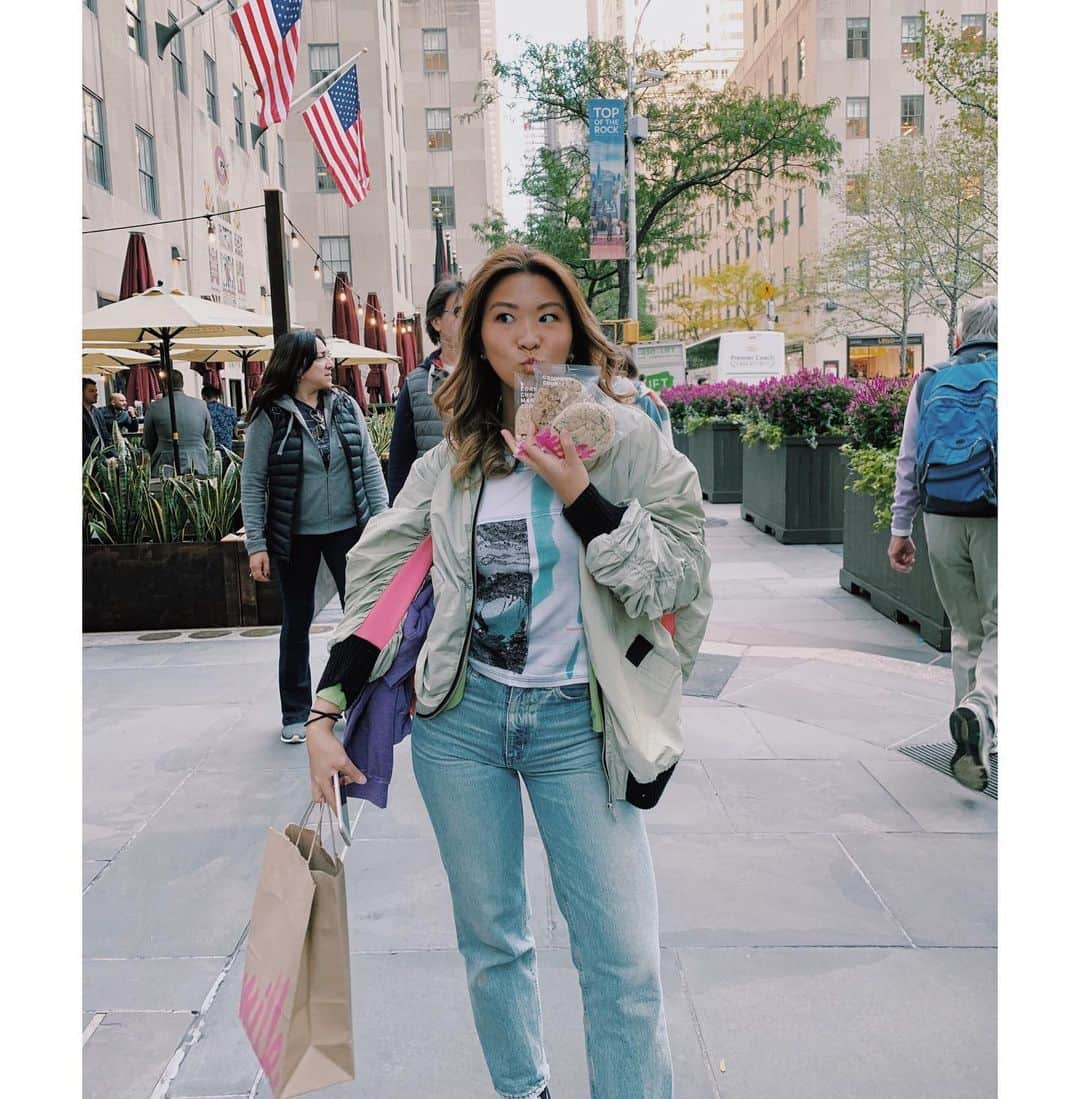 エビアン・クーさんのインスタグラム写真 - (エビアン・クーInstagram)「Cookie shopping in NYC🍪 美味しいクッキーらしい #ミルクバーのクッキー」10月17日 10時48分 - avian_official