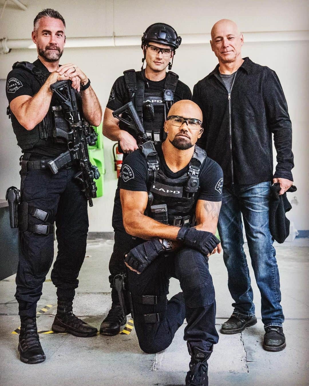 シェマー・ムーアさんのインスタグラム写真 - (シェマー・ムーアInstagram)「#SWATSQUAD .... It goes down TONIGHT on CBS!!! 10/9c ... Tag your #SQUAD below ... let me know who your watching @swatcbs with !!!! 👊🏽💪🏽💯」10月17日 3時09分 - shemarfmoore