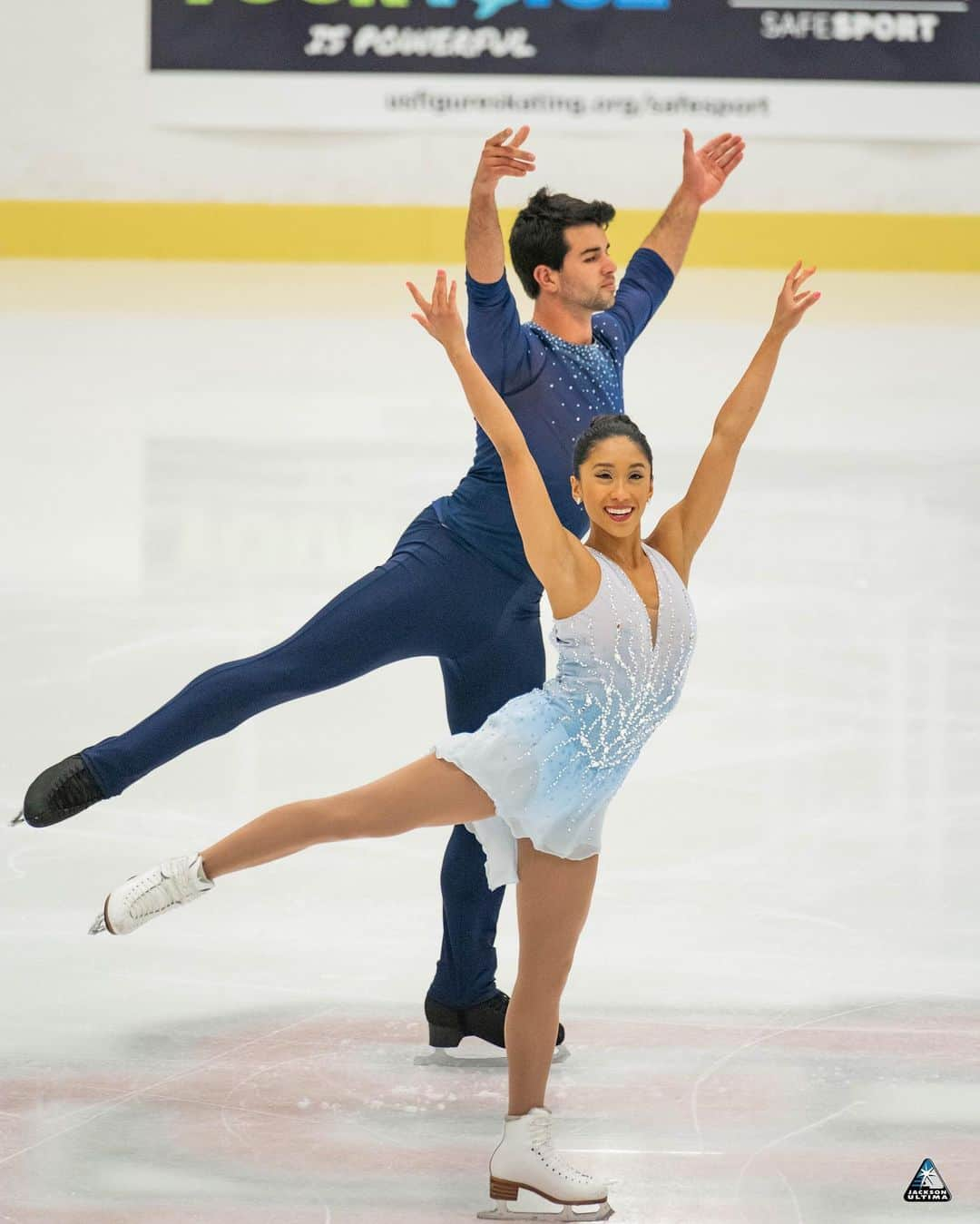 ジェシカ・カラランのインスタグラム：「our two week journey begins today! let’s do what we do @bj.81 !⛸🇺🇸 follow us on NBC Sports Gold! 💫 #SkateAmerica #SkateCanada #jacksonfamily」