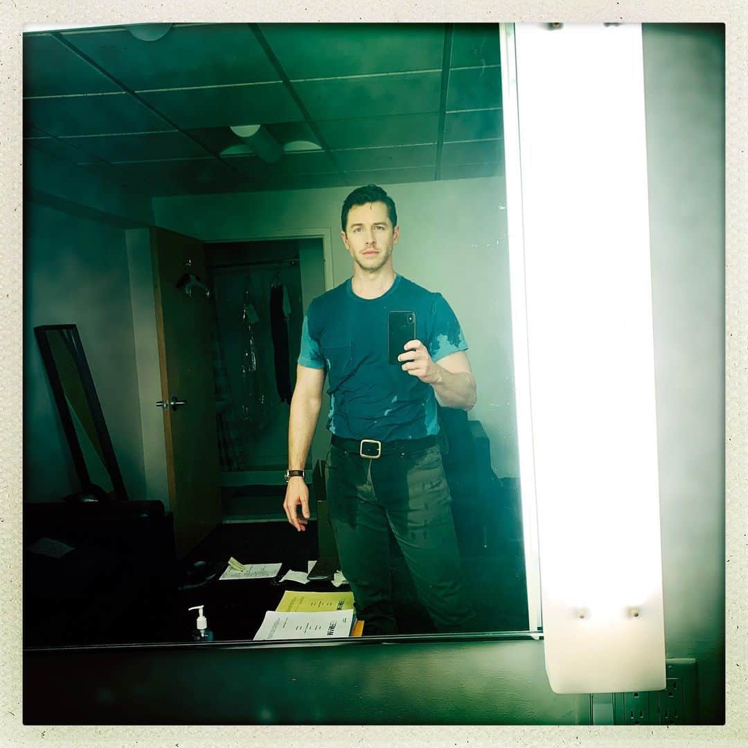 ジョシュア・ダラスのインスタグラム：「It’s a little wet on set today. @nbcmanifest season 2. Coming soon on @nbc #manifest」