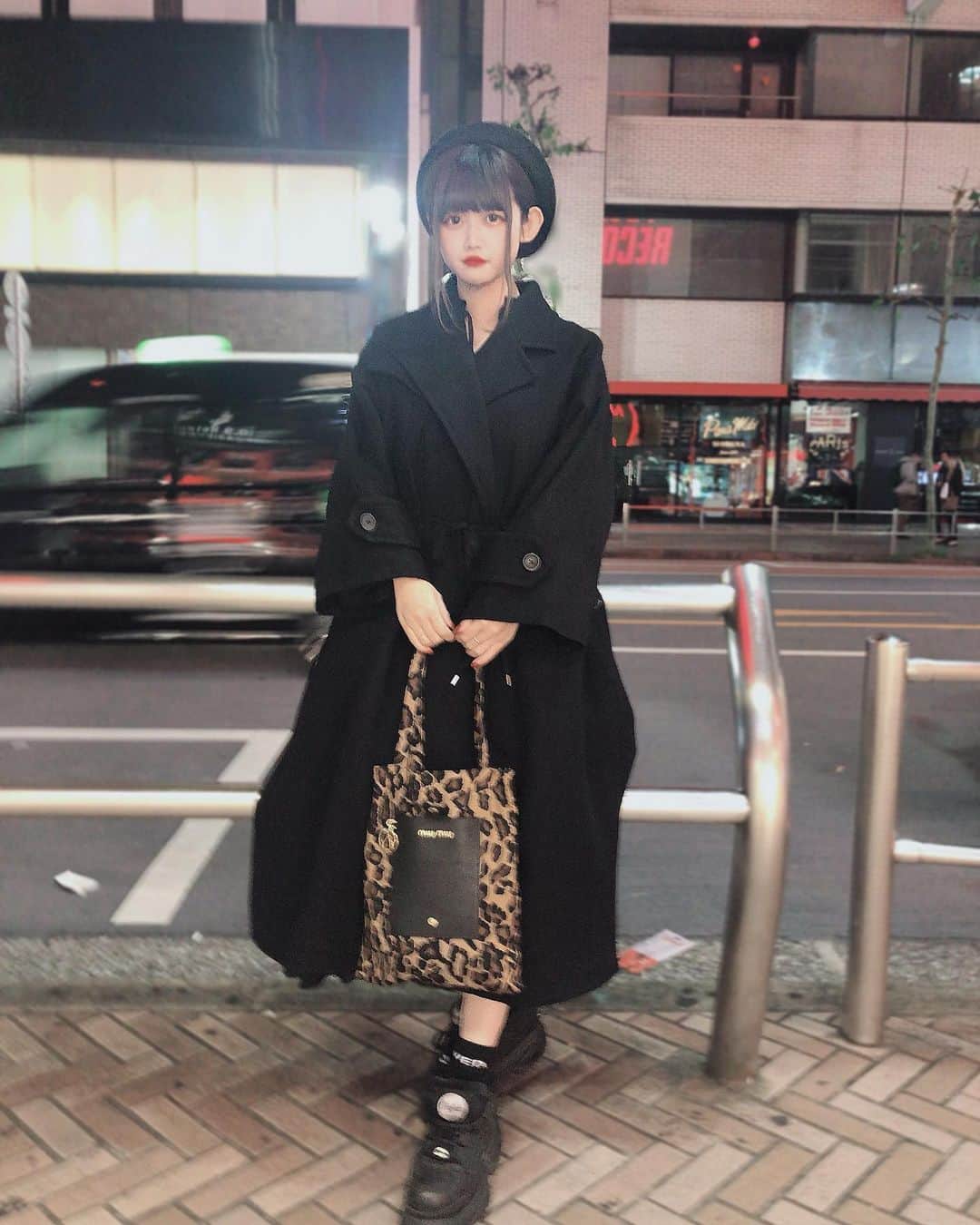 のインスタグラム：「今日は寒いから秋のコートを着たよ みなさんも気温が変化する時期なので体調にお気をつけて」