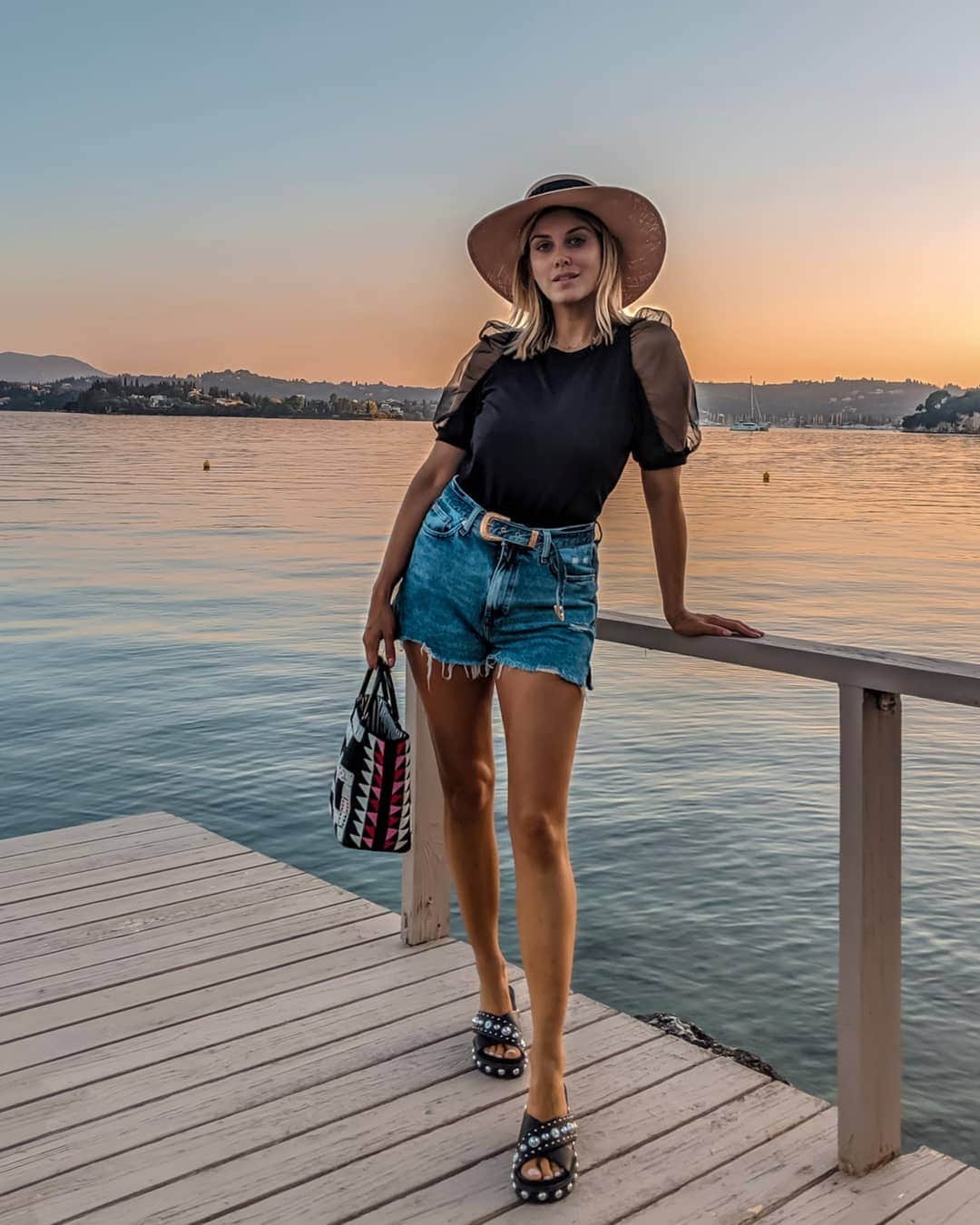 Ashley Jamesさんのインスタグラム写真 - (Ashley JamesInstagram)「Having a very much needed mini break at the most beautiful place in Corfu @grecotelcorfuimperial 🇬🇷 Who knew that it's still 27 degrees here, and we have the most beautiful sea-facing villa. I can't wait to have a house by the sea, I always find it so calming. The food is absolutely amazing out here too! Kinda wish I was staying longer, but I have work. Cant recommend it enough if you want some October sunshine🌞❤️ I've just booked a proper escape to South Africa though, who's been? It's been on my bucket list for years, and the last week has been a good reminder that life is way too short to wait. So, what do you recommend? Any certified divers know much about shark diving (can you do it without a cage?).✨🙏 #corfu #grecotelcorfuimperial #travel」10月17日 4時01分 - ashleylouisejames