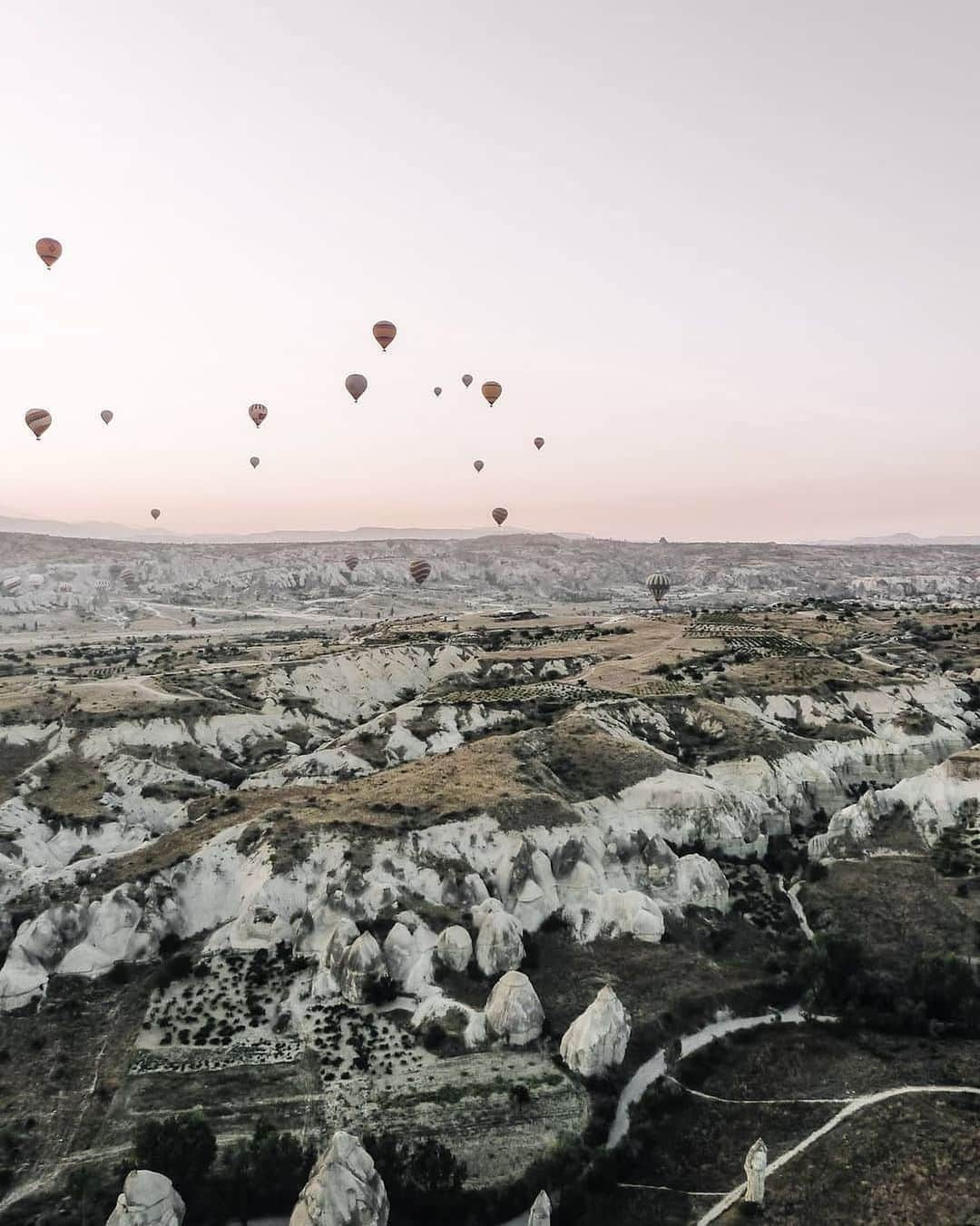 Anthropologieさんのインスタグラム写真 - (AnthropologieInstagram)「Up, up, and away 🎈 #Regram @theseptemberchronicles」10月17日 4時15分 - anthropologie