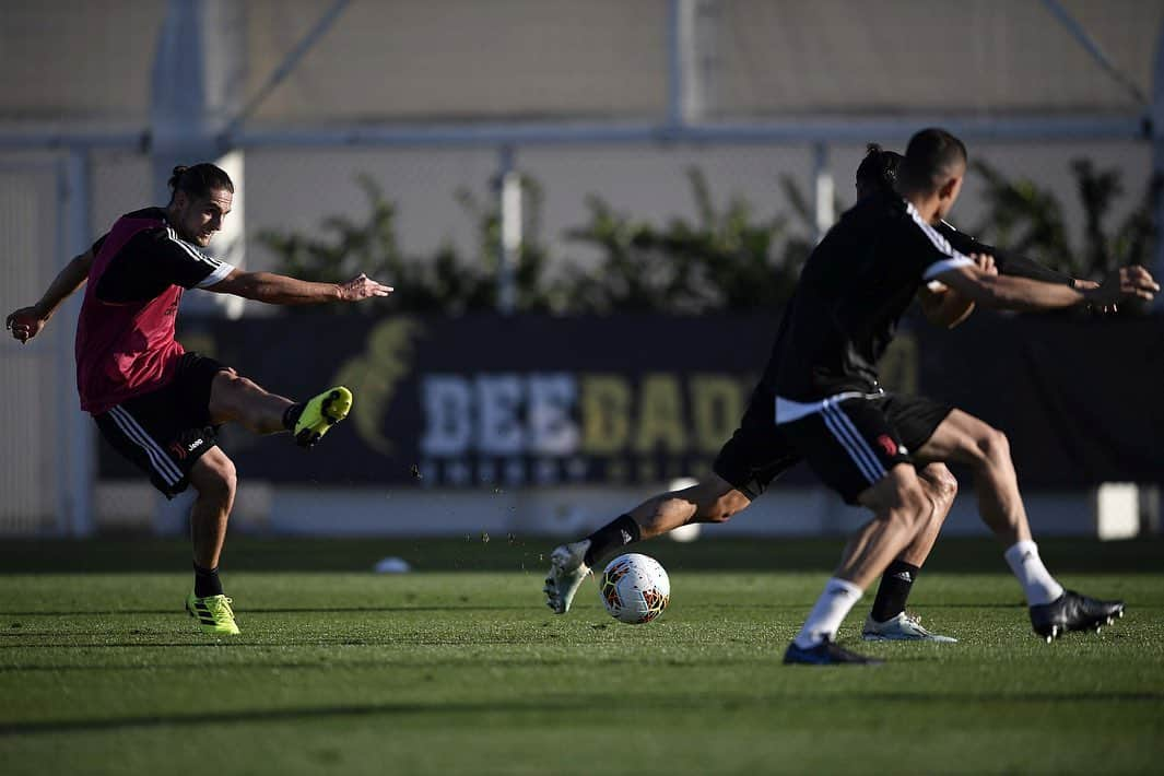 アドリアン・ラビオさんのインスタグラム写真 - (アドリアン・ラビオInstagram)「Good training under a sweet autumnal sun today ☀️⚽️🏃🏻‍♂️」10月17日 5時04分 - adrienrabiot_25