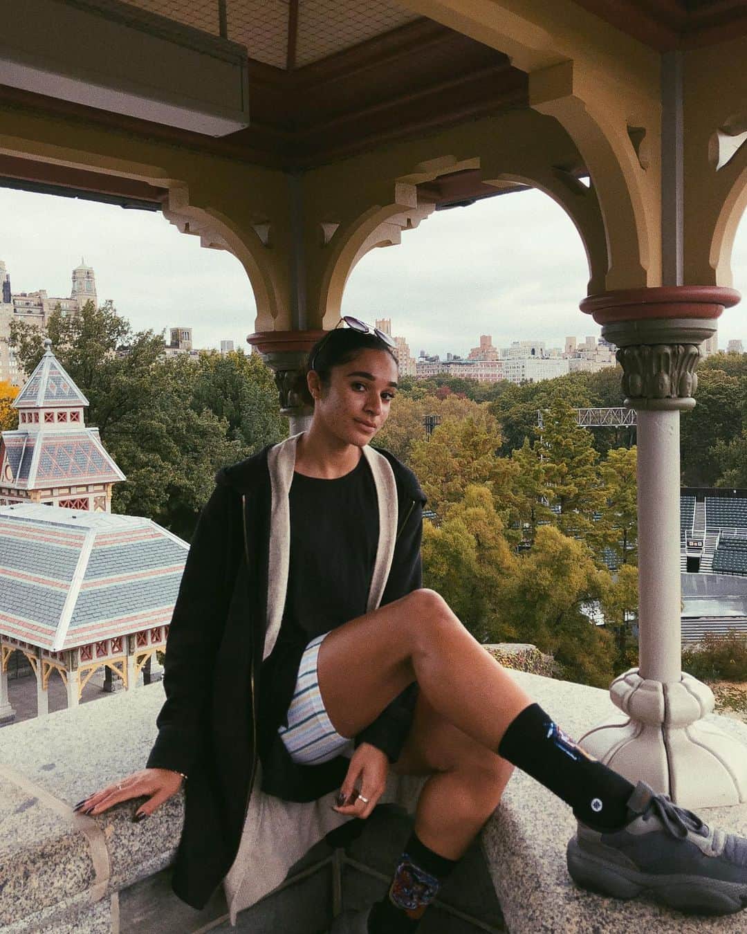 ジョディ・ウィリアムズのインスタグラム：「tourist but make it fashunn 🦹🏽‍♀️」