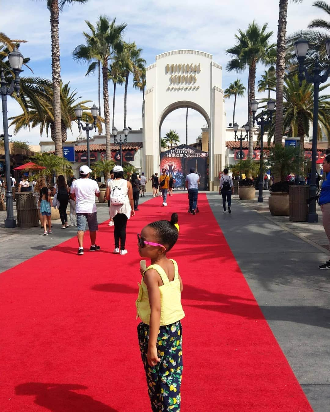 アリーシャ・ディクソンさんのインスタグラム写真 - (アリーシャ・ディクソンInstagram)「Little lady had a fab time at @unistudios #universalstudioshollywood 🌟」10月17日 6時20分 - aleshaofficial