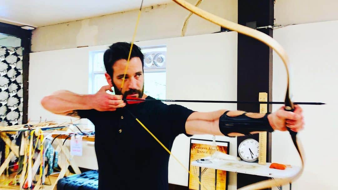 コリン・ドネルのインスタグラム：「I’d always wanted to work with Patricia at @lykopisarchery from day one of the #Arrow pilot. Finally got to for the premier of Season 8 and it was as much fun as I’d thought it would be. Turns out I wasn’t a half bad student either #humblebrag」