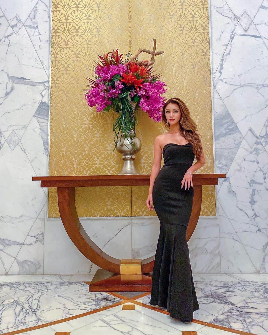 のインスタグラム：「#okadamanila#casino#dressup#longdress#blackdress#manila#vacay#vacation#casinohotel#nightlife#photogenic#longhair#prettylittlething#genic_philippines#女旅#女子旅#オカダマニラ#ドレスアップ#カジノ#マーメイドドレス#マニラ#フィリピン#여행스타그램」