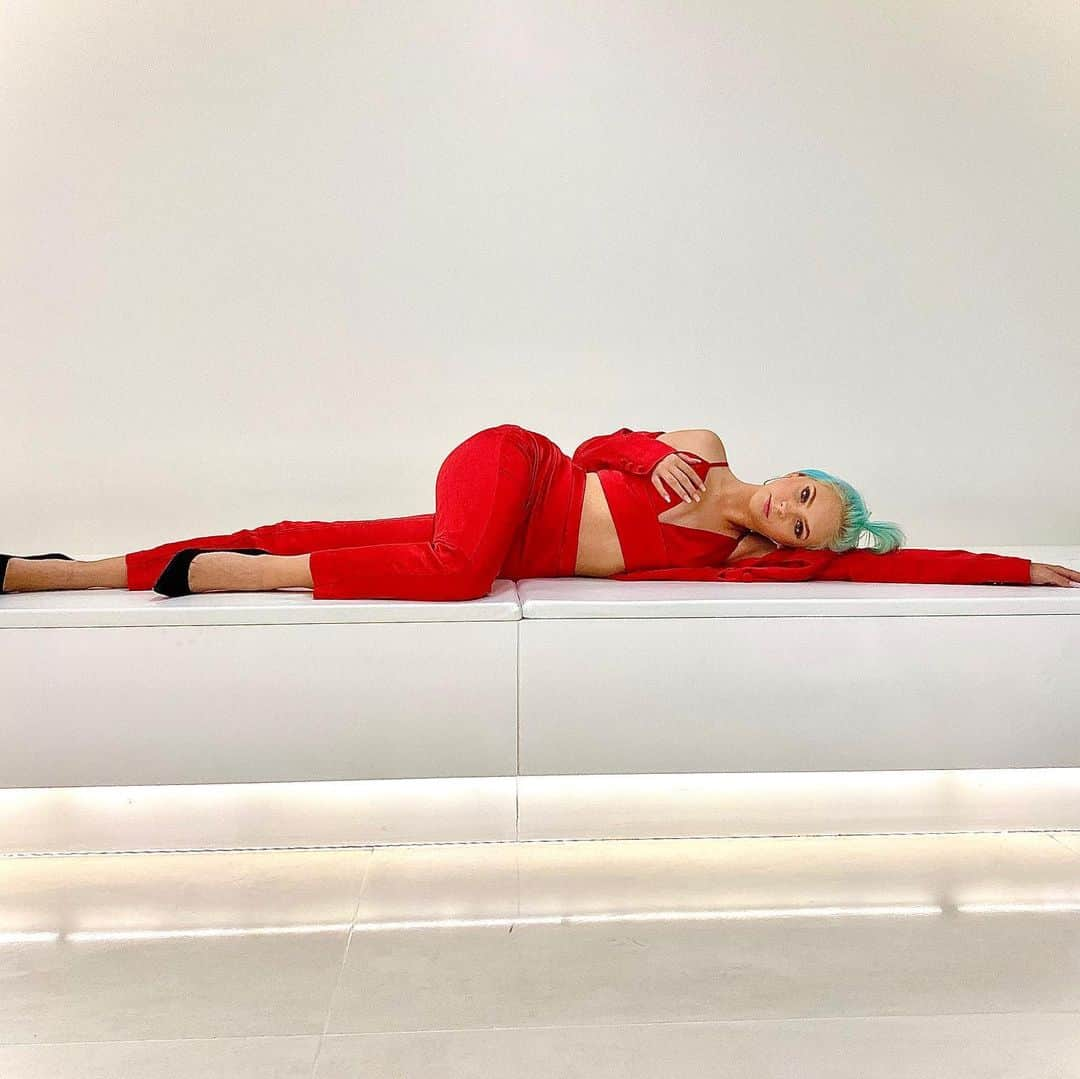 ジョーディン・ジョーンズさんのインスタグラム写真 - (ジョーディン・ジョーンズInstagram)「me being extra for 5 minutes straight」10月17日 8時15分 - jordynjones