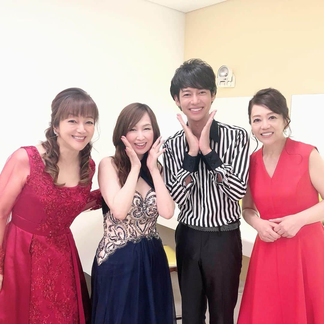 松阪ゆうきのインスタグラム：「昨夜は、 BS朝日『日本の名曲 世界の名曲 人生、歌がある』  ご覧下さいました皆様 ありがとうございました😊  来週23(水)19:00〜も 令和夢追い太鼓の再放送回で出演します❣️是非見てくださいね📺  今日は 沖縄県名護市で 『新BS日本のうた』の公開収録📺 楽しみます💕  イーヤーササ♪  #松阪ゆうき #bs朝日 #日本の名曲世界の名曲人生歌がある #帰れソレントへ #メロディー #ピアノ弾き語り #岩崎宏美 さん #岩崎良美 さん #森口博子 さん #林部智史 さん #中澤卓也 さん」