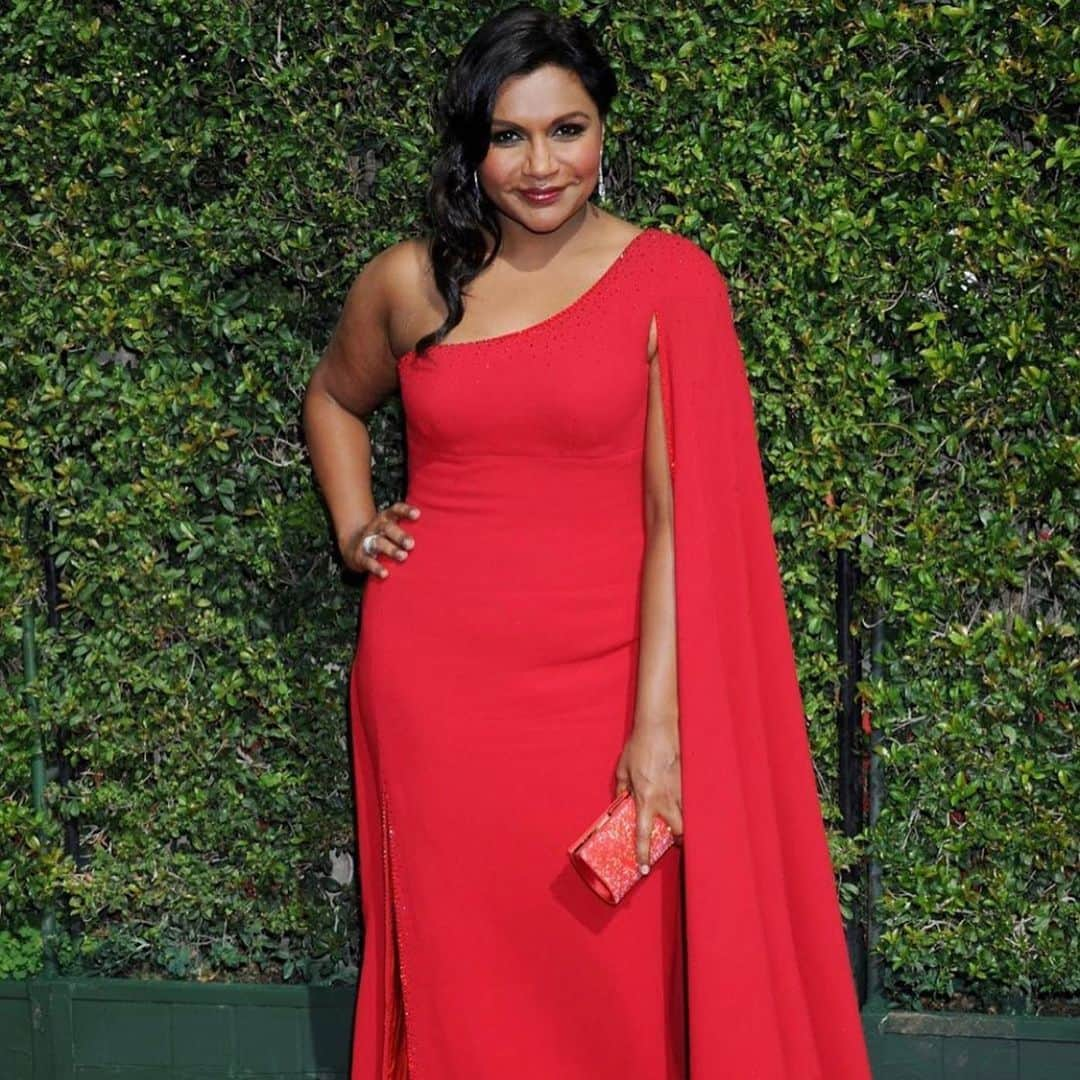 ガブリエル・ユニオンさんのインスタグラム写真 - (ガブリエル・ユニオンInstagram)「This week's #WCW @mindykaling is a comedian, actress, director, activist, writer and mom... just to name a few. She's also behind, and stars in most of your favorite shows and films... which has garnered her countless award nominations and wins ( like an Emmy). As a woman of color, Mindy has busted her butt breaking down barriers and reconstructing what it means to be a woman in Hollywood. In her speech last night at the Elle Women in Hollywood event, she likened our power to being gate crashers: "There may be gatekeepers, but guess what? We are gate crashers, okay? Power belongs to those who reach out and take it, and it's our time to take it.” I am so here for it!!! Be sure to check out Four Weddings and a Funeral on Hulu (produced by her company Kaling International). Can't wait to see what you have next. Let us lift her up in the light of goodness and hold her there!」10月17日 8時37分 - gabunion