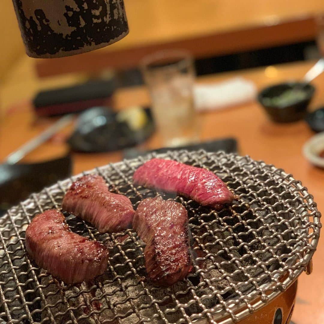 沢瀉美緒さんのインスタグラム写真 - (沢瀉美緒Instagram)「※ Yakiniku night again💛 . 大好きな焼肉❤️ . 美味しくて好きな部位を少し 食べたいお年頃✨ . もはや、上ハラミのみでいいんじゃないかと思います。笑 . そして、そのうち一人ででも 行けちゃうんじゃないかと言う 心配🤣🤣🤣 . . #焼肉しみず #yakinikushimizu #焼肉 #yakiniku #ミオログ」10月17日 9時11分 - mio_omodaka