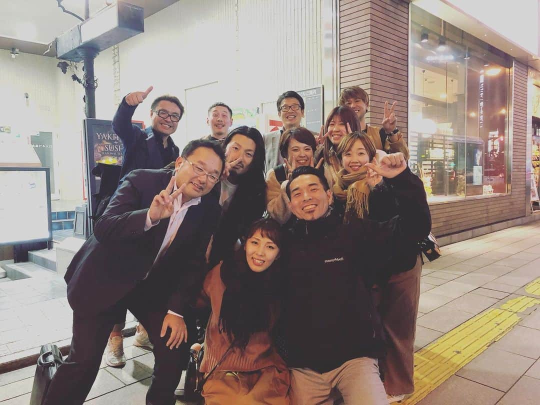 kouzuma ショートマスターさんのインスタグラム写真 - (kouzuma ショートマスターInstagram)「﻿ 昨日は本当に楽しかったです﻿ ﻿ 熱いお話しを聞かせて頂き﻿ 勉強になりました﻿ ﻿ らしさを持って﻿ 突き抜ける事の﻿ 厳しさと楽しさを﻿ 感じて成長する事が﻿ 周りの方々に感謝という形で﻿ 恩返ししないと、、。 貴重な時間でした、、。 ﻿ ﻿ ﻿ ﻿ ﻿ Ruttu KaoLa ﻿ ﻿ 埼玉県新座市東北2-39-8﻿ 永代ビル2F﻿ ☎︎048-423-7928﻿ ﻿ 定休日 火曜﻿ 平日10:00〜18:00﻿ 土日祝9:00〜17:00 ﻿ ===================﻿ ﻿ 女性スタイリスト募集！﻿ 給与:24万〜(半年間保証:歩合給有)﻿ 年間休日95日+有給休暇有﻿ 試用期間有﻿ ﻿ サロン見学随時開催﻿ パートスタイリストも可﻿ 時給¥1100〜¥1400(歩合による昇給有)﻿ 有給休暇有﻿ 試用期間有﻿ 出勤時間応相談﻿ 1.10:00〜15:00﻿ 2.10:00〜17:00﻿ 3.10:00〜18:00﻿ 土日休暇有﻿ ﻿ 交通費支給﻿ ¥15000﻿ ﻿ 福利厚生﻿ 社会保険 美容国保 雇用保険﻿ ﻿ ===================﻿ #hairstyle#kaola#美容師#パートスタイリスト#美容学生#志木＃新座#撮影#美容師求人#理容師求人#写真好きな人と繋がりたい#ショートマスター#コウズマ#ショートボブ#前髪カット#ruttukaola#ルッツカオラ#髪質改善#ツヤ髪#ストレート#縮毛矯正﻿ ﻿ ===================﻿」10月17日 9時36分 - kouzuma