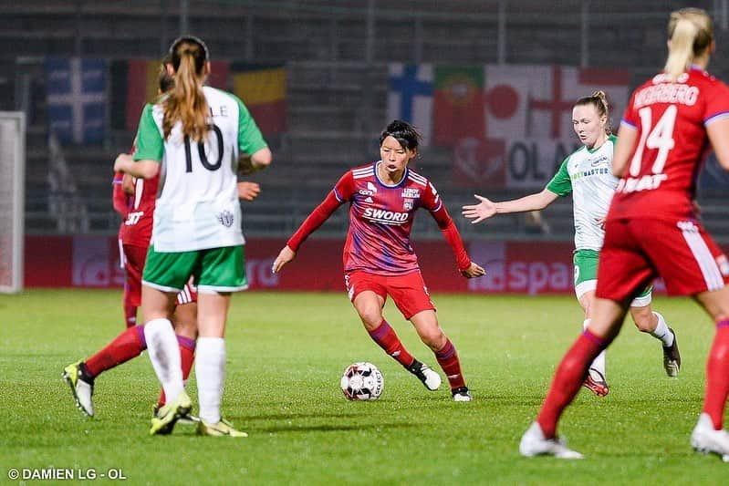 熊谷紗希さんのインスタグラム写真 - (熊谷紗希Instagram)「Belle victoire 4-0 pour le match aller de l’UEFA Women’s Champions League contre Fortuna Hjorring🇩🇰🙌🏻 Bravo la team @ol 🔴🔵 チャンピオンズリーグ第1戦は4-0で勝利しました👊🏻 試合後にプライベートジェットでリヨン🇫🇷に帰宅、日付が変わって機内✈️で29歳になりした🎉 仲間たちに祝ってもらえて最高の1日のスタートを切れました😂😍 29歳も感謝の気持ちを忘れずに、日々精進していきたいと思います💪🏻🙏🏻 2:30なうなので、とりあえず寝ようと思います😴笑 #プライベートジェット様#いつもありがとう」10月17日 9時31分 - kumagai1017