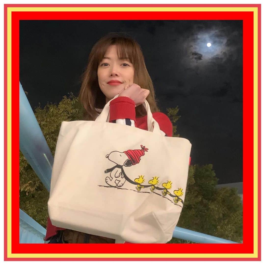 大和悠河さんのインスタグラム写真 - (大和悠河Instagram)「一緒にマフラー🧣まいてる！！可愛い😆❤️ 綺麗な月夜のお散歩にぴったり😄 . . . . . . 「大和悠河のいつも心にスヌーピー」掲載、《SNOOPY in SEASONS〜PEANUTS little friends〜》 お楽しみの付録はとっても使いやすいポケット付きキャンバストートです。 . スヌーピー本2019秋号 学研プラス  より発売只今 絶賛発売中「SNOOPY in SEASONS～PEANUTS!～』 . 〜PEANUTS little friends～ 価格：1,628円（税込み）学研プラス . . . . . #SNOOPY  #大和悠河のいつも心にスヌーピー  #スヌーピー本2019秋号 #PEANUTS #スヌーピー  #チャールズモンローシュルツ #CharlesMSchulz #yugayamato #大和悠河 #snoopy  #谷川俊太郎訳  #SNOOPYムック本 発売中 #スヌーピームック本  #スヌーピームック  #いつも心にスヌーピー #snoopyinseasons #snoopyinseasons2019 #PEANUTS #Gakken #Mook  #PEANUTS  #スヌーピー本2019秋号 #SNOOPY  #大和悠河のいつも心にスヌーピー  #スヌーピー  #チャールズモンローシュルツ #CharlesMSchulz #yugayamato  #SNOOPYムック本  #愛するあなたへ　#ファンクラブ　#スヌーピーファンクラブ　#snoopyfanclub  #fanclub限定　#ファンクラブ限定  #学研プラス」10月17日 9時38分 - yugayamato