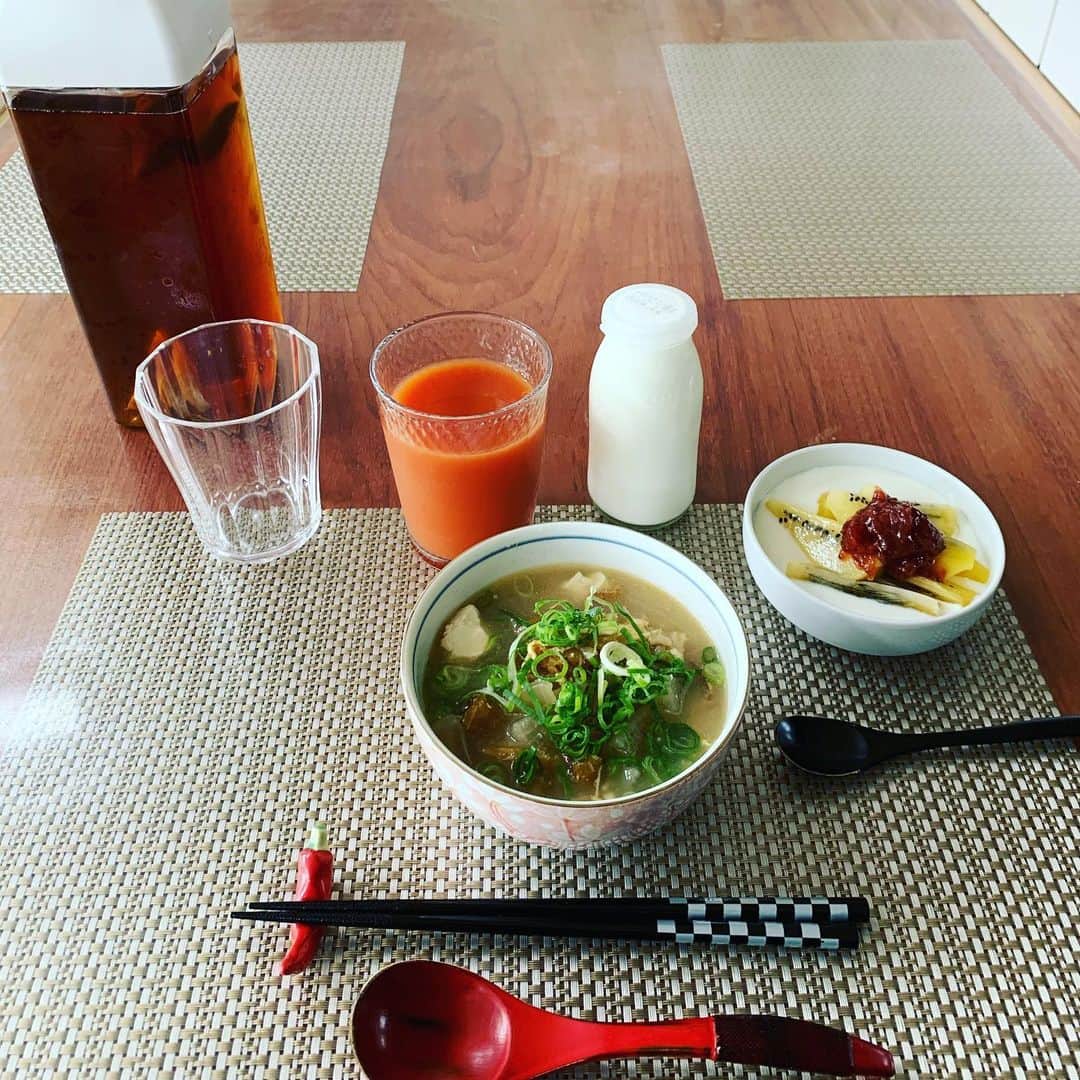 金村義明さんのインスタグラム写真 - (金村義明Instagram)「#朝食#めんたいスープ#ヨーグルトキュウイジャム🥝🥝🥝🍎🍎🍎」10月17日 9時39分 - yoshiaki_kanemura