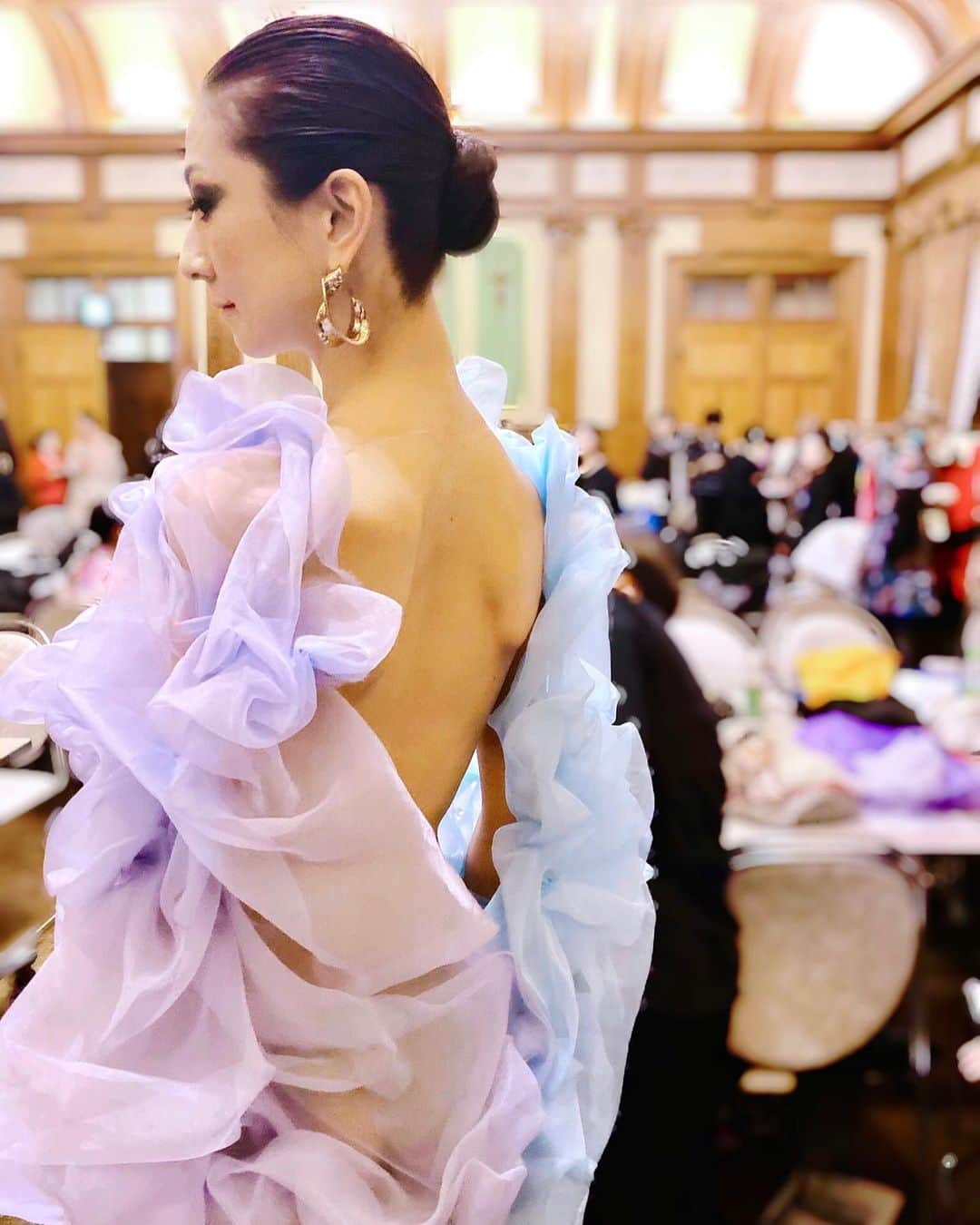 彩耶さんのインスタグラム写真 - (彩耶Instagram)「#大阪コレクション に 出演させていただきました✨ @osaka.collection ・ ・ Mitori PARIS のコレクションモデルとして出演できるなんて〜😌✨👗✨ 三通先生の美しい #オートクチュールドレス を身にまとい RUNWAY 👠✨ ・ ・ 美しいドレスとその世界観に… 気持ちが高揚する✨ そして、最高に幸せな時間でした💕 ・ ・ 三通 治子先生 @mitori__haruko 心から感謝いたします😌✨ ・ 素晴らしい経験をさせて頂きました。 ・ ・ 大先輩の皆様ともご一緒でき、本当に光栄で 楽しかったです💕 ・ またご一緒できるよう頑張ります٩(๑❛ᴗ❛๑)۶💕 ・ ・ ひろえさん @hiroehiroe24  本当にありがとうございました😌💕 きよみさん @kiyomieclat かなこちゃん @yamakana0811 さきちゃん @yoshimura_saki まやちゃん @mayabummeiii ・ 皆さんとご一緒できたこと、誇りに思います✨ありがとうございました😊 ・ ・ ・ ・ 公式のお写真や動画が届くのがたのしみです😊 ・ ・ ・ #願えば叶う✨ #もちろん努力は必要💪 #😆笑💕 ・ ・ めぐみさん @megumi2019.6 まさかでびっくり🙈お気持ちが本当に嬉しかったです💕お花もありがとう💐 ・ 圭さん @kei.keilove お花ありがとうございます💐 ・ ・ ・ #大阪コレクション #osakacollection #mitoriparis #mitoripariscollection #大阪中央公会堂 #オートクチュールドレス #オートクチュール #パリ #パリコレ #ミトオリインターナショナル #三通治子 #ファッションショー #mitoriparis #ランウェイ  #モデル #ウォーキング講師 #秘書 #インフルエンサー #インスタグラマー  #model #神戸 #kobe #japan #日本 #フォロー #followme #美意識 #女子力」10月17日 20時51分 - 3aya11