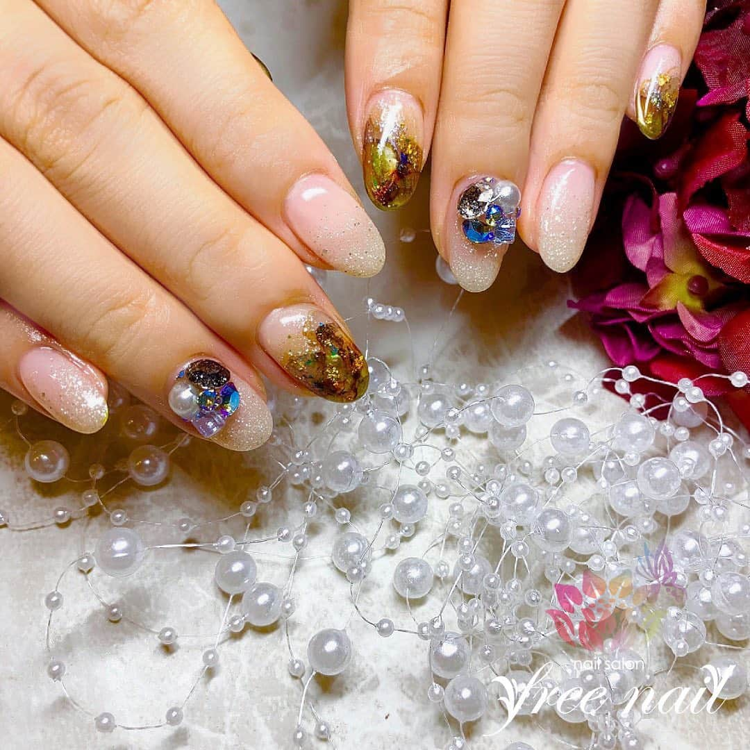 free nail フリーネイルさんのインスタグラム写真 - (free nail フリーネイルInstagram)「. お客様ネイル💅🏻🍂✨ . マーブルリキッドネイル🦊✨ . 新商品のインクジェル仕様の秋色マーブル🍁✨ . スワイプして動画も見てね⇨☝︎🎬✨ . ご来店ありがとうございました🙇🏻‍♀️🙇🏻‍♀️🙇🏻‍♀️💗 . #ネイルアート #ジェルネイル #ネイルサロン #大阪ネイルサロン #ネイルデザイン #ネイルチェンジ #マーブルネイル #リキッドネイル #インクジェル #ビジューネイル #ブラウンネイル #クリアネイル #デザインネイル #トレンドネイル #大人ネイル #秋色ネイル #秋ネイル #autumnnails #nailsart #nailsdid #美甲 #日式美甲 #日式美甲胶 #日本美甲师 #日本美甲老师 #美甲上课 #日本胶 #フリーネイル #freenail」10月17日 19時26分 - freenail_jpn