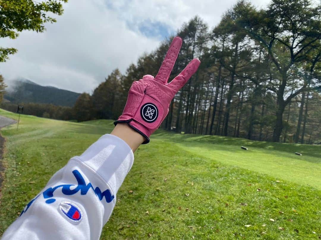 高橋愛さんのインスタグラム写真 - (高橋愛Instagram)「久しぶりに、ゴルフ⛳️ ㅤㅤㅤㅤㅤㅤㅤㅤㅤㅤㅤㅤㅤ ㅤㅤㅤㅤㅤㅤㅤㅤㅤㅤㅤㅤㅤ めちゃくちゃ たたきまくったけど 楽しかったから いっか〜🏌️‍♀️🏌️‍♂️ ㅤㅤㅤㅤㅤㅤㅤㅤㅤㅤㅤㅤㅤ #ももちゃんからもらった #グローブ #大活躍です♡ #あべ旅 #beamsgolf #championgolf #golf #sports」10月17日 19時29分 - i_am_takahashi