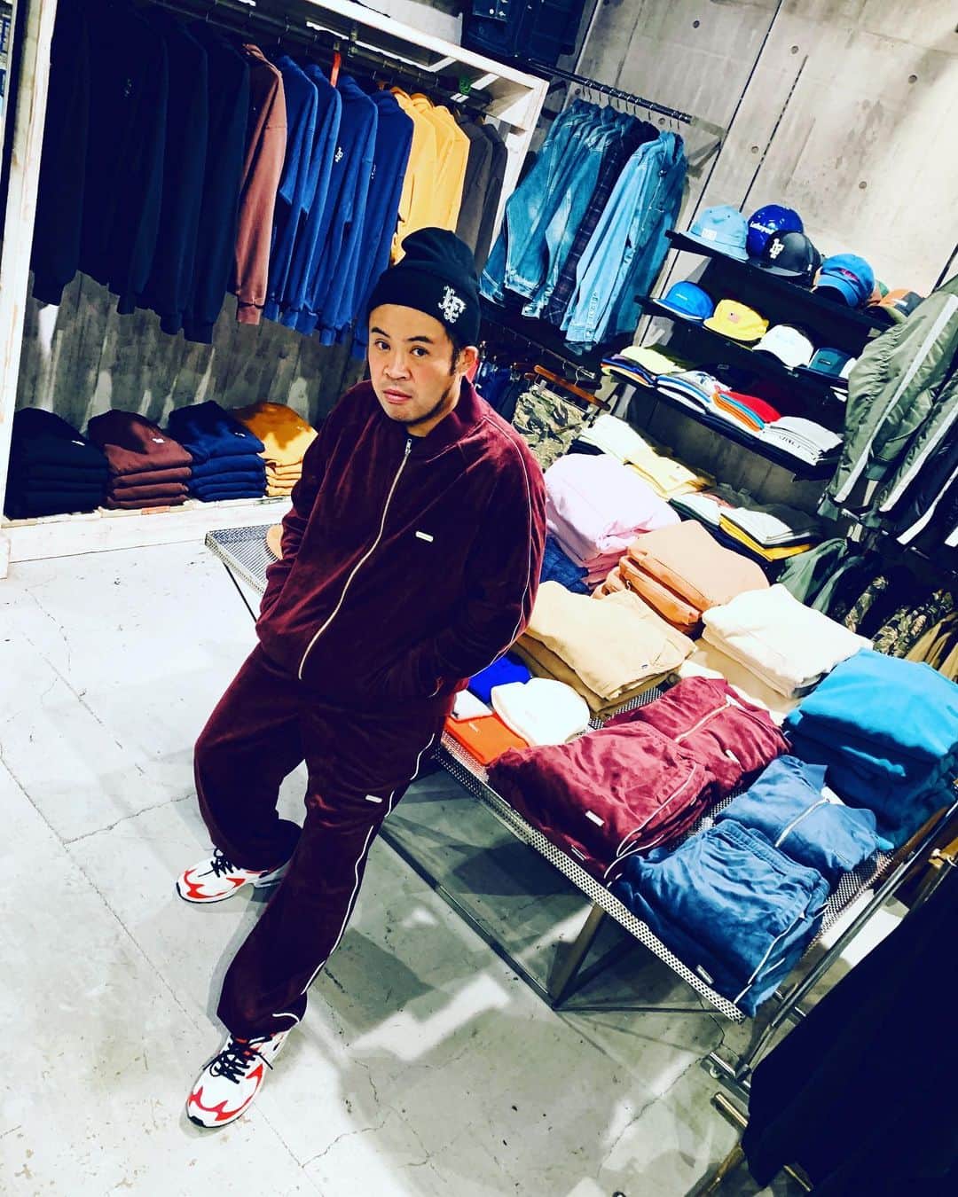 のインスタグラム：「Lafayette藤沢店、お邪魔しました！住んでた北口の家の裏（クソハードな場所）も新しいマンションが出来てて変わりつつありました😆  #drmcrew #boyee #ドリーム開発 #ワツグー #サイプレス上野 #サ上 #サイプレス上野とロベルト吉野 #フリースタイルダンジョン #とれせん #流派r #ライムスター宇多丸の水曜THENIGHT #Lafayette #Lafayette_NYC #Lafayettecrew #LFYT #privilegenewyork #ラファイエット #ストリートファッション #ストリート」