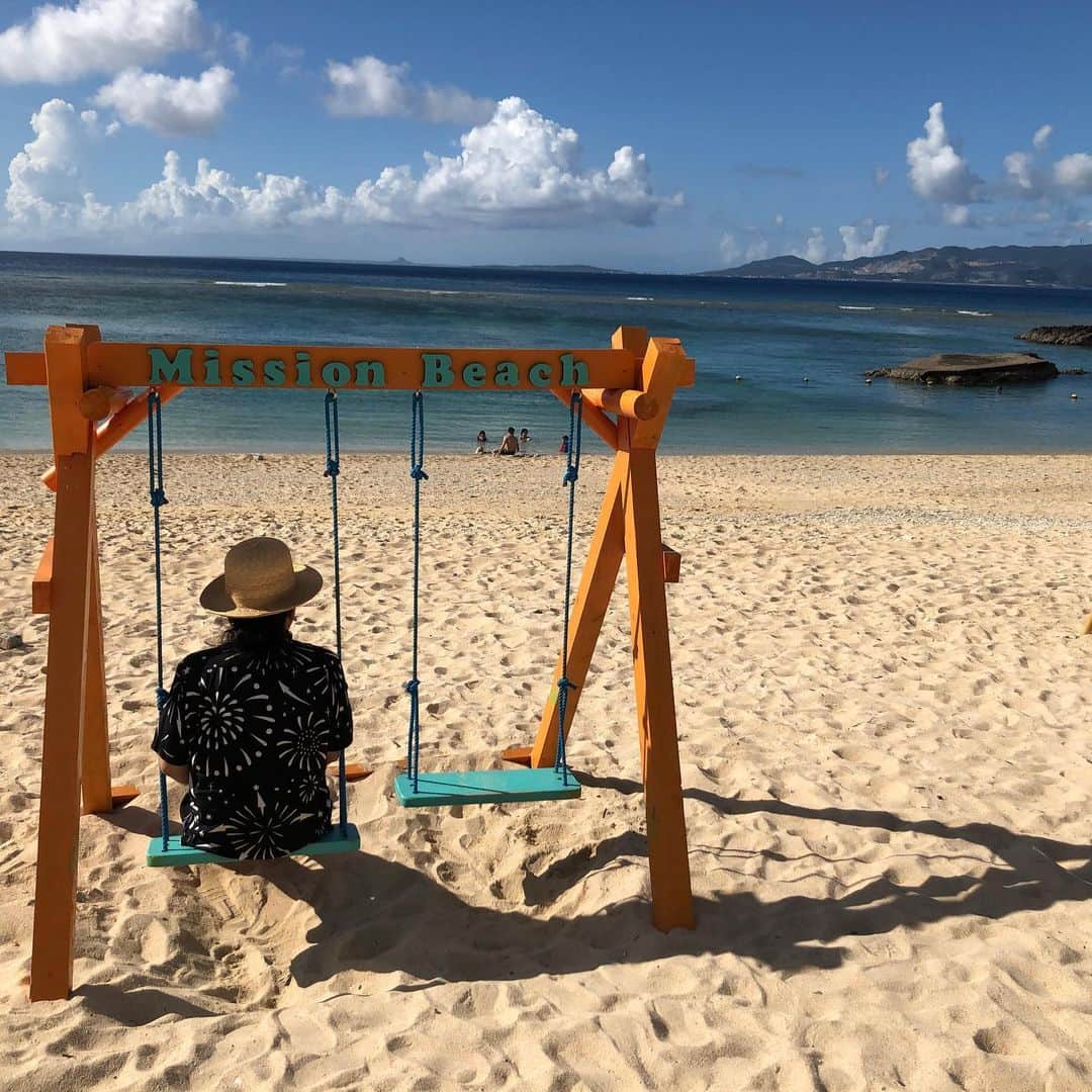 シーサーのインスタグラム：「・ 急に寒くないですか？！ 夏追いかけるのも終わりですかね。 あの日に帰りたい。  #夏の想い出 #想い出迷子」