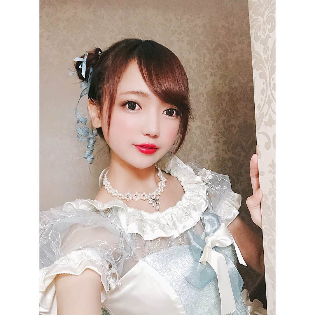 鎌田紘子さんのインスタグラム写真 - (鎌田紘子Instagram)「🧚‍♀️ . . . #ロリータウェディング #ロリータウエディング #hirokotokumine #ファッションショー #ロリータファッション #japanesegirl #japaneseculture #水色 #ガーリーコーデ #リボン #お団子ヘア #お団子アレンジ」10月17日 19時55分 - hirokokamata12