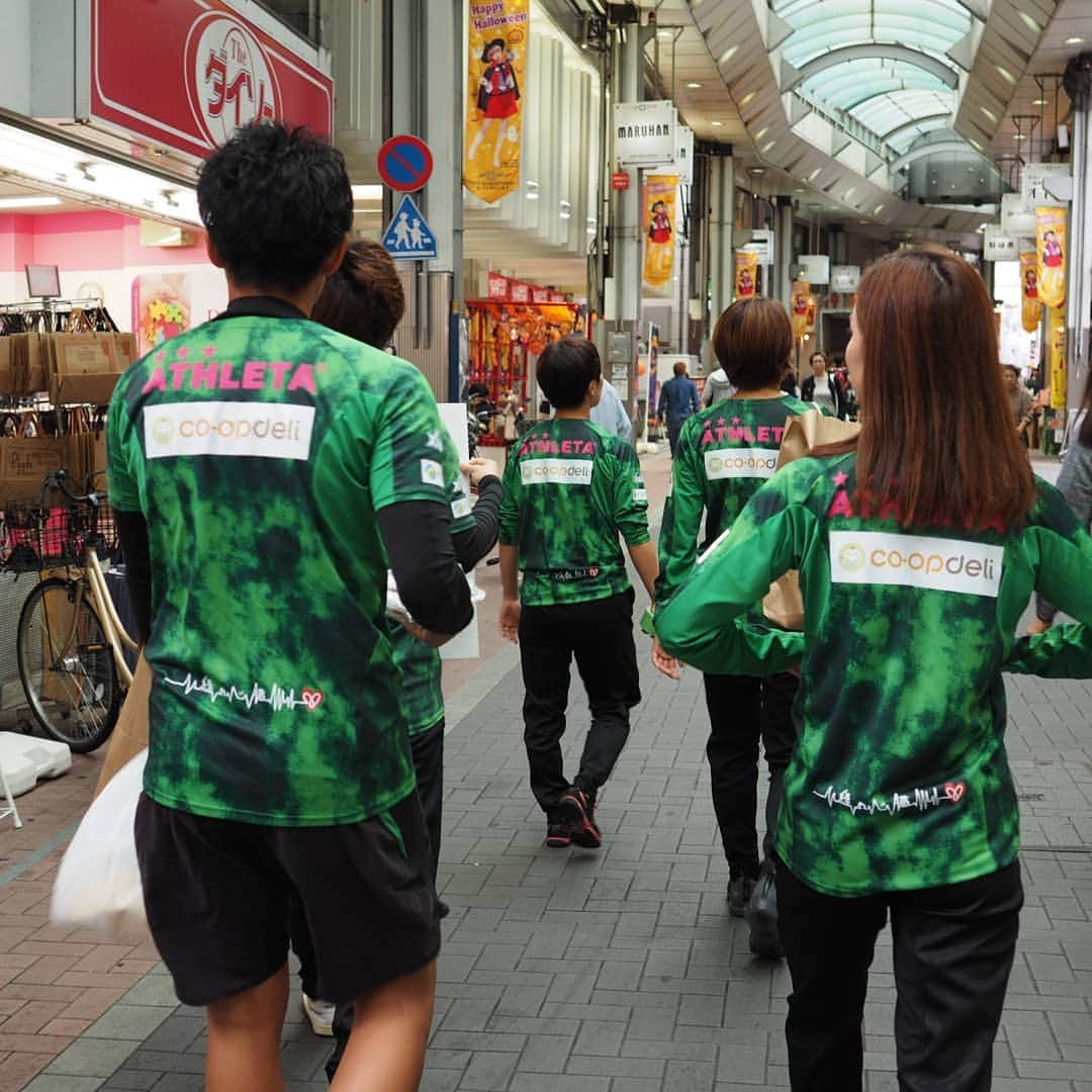 東京ヴェルディさんのインスタグラム写真 - (東京ヴェルディInstagram)「10/11（金）に、日テレ・ベレーザの5選手が、ホームタウンの板橋区ハッピーロード大山商店街で、10/20（日）のINAC神戸レオネッサ戦の試合告知活動を実施しました。  商店街の皆さまありがとうございました！今週末は、味の素フィールド西が丘でお待ちしています！  #beleza #ベレーザ #日テレベレーザ #東京 #tokyo  #INAC神戸レオネッサ #板橋区 #ハッピーロード大山商店街 #5000人満員プロジェクト #revenge5000  #中里優 #山下杏也加 #清水梨紗 #三浦成美 #西村清花」10月17日 20時01分 - tokyo_verdy